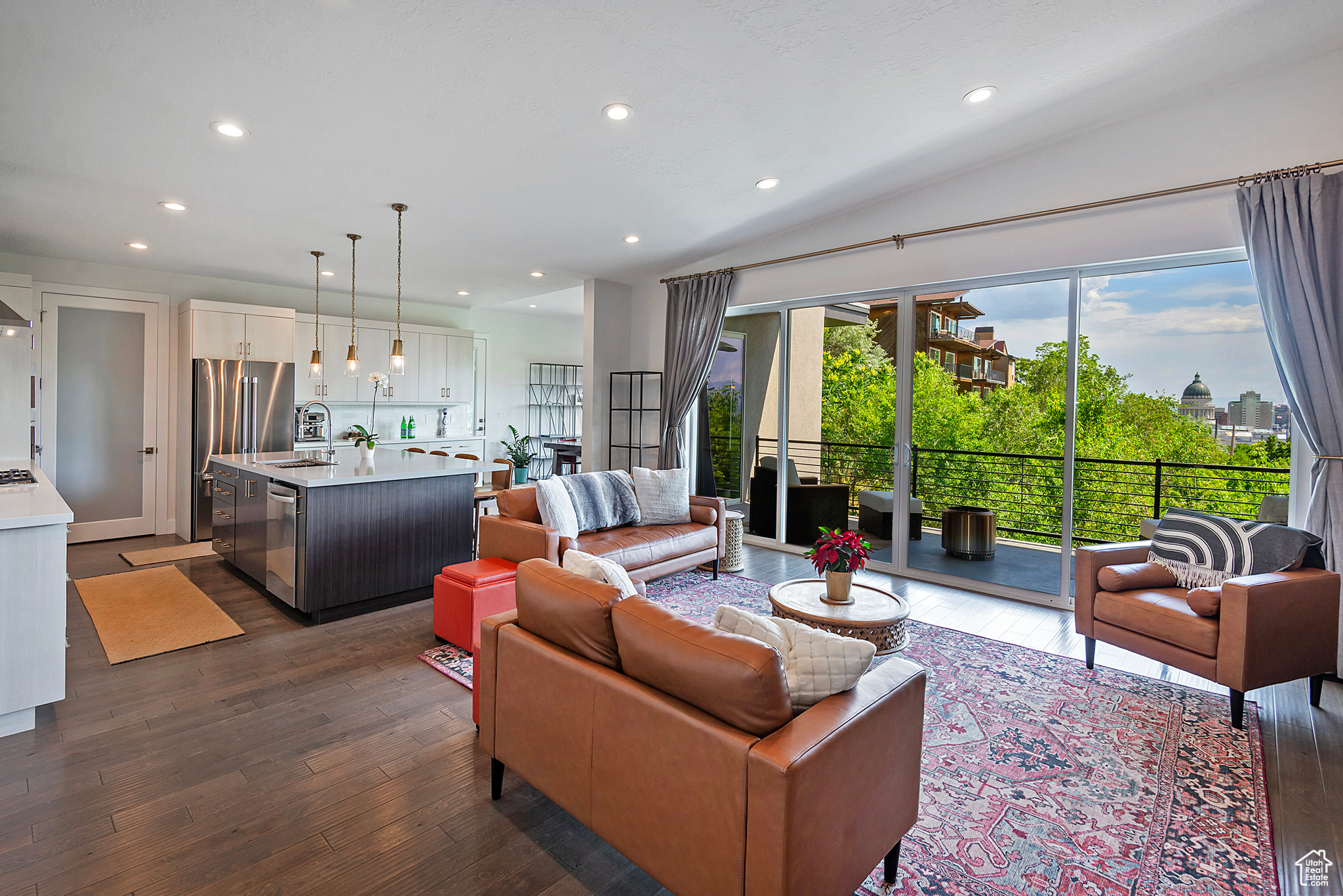 COLUMBUS COURT - Residential