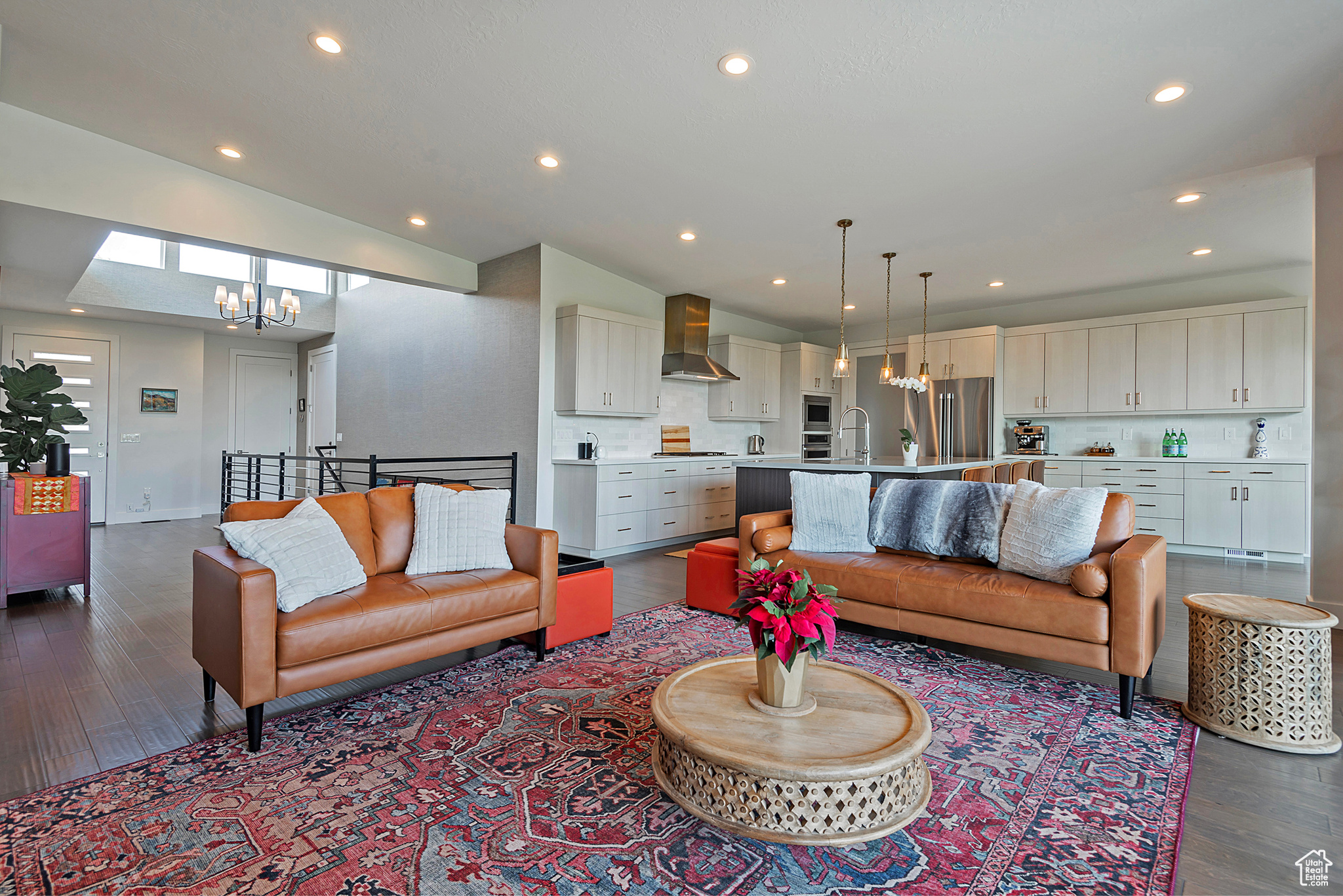 COLUMBUS COURT - Residential