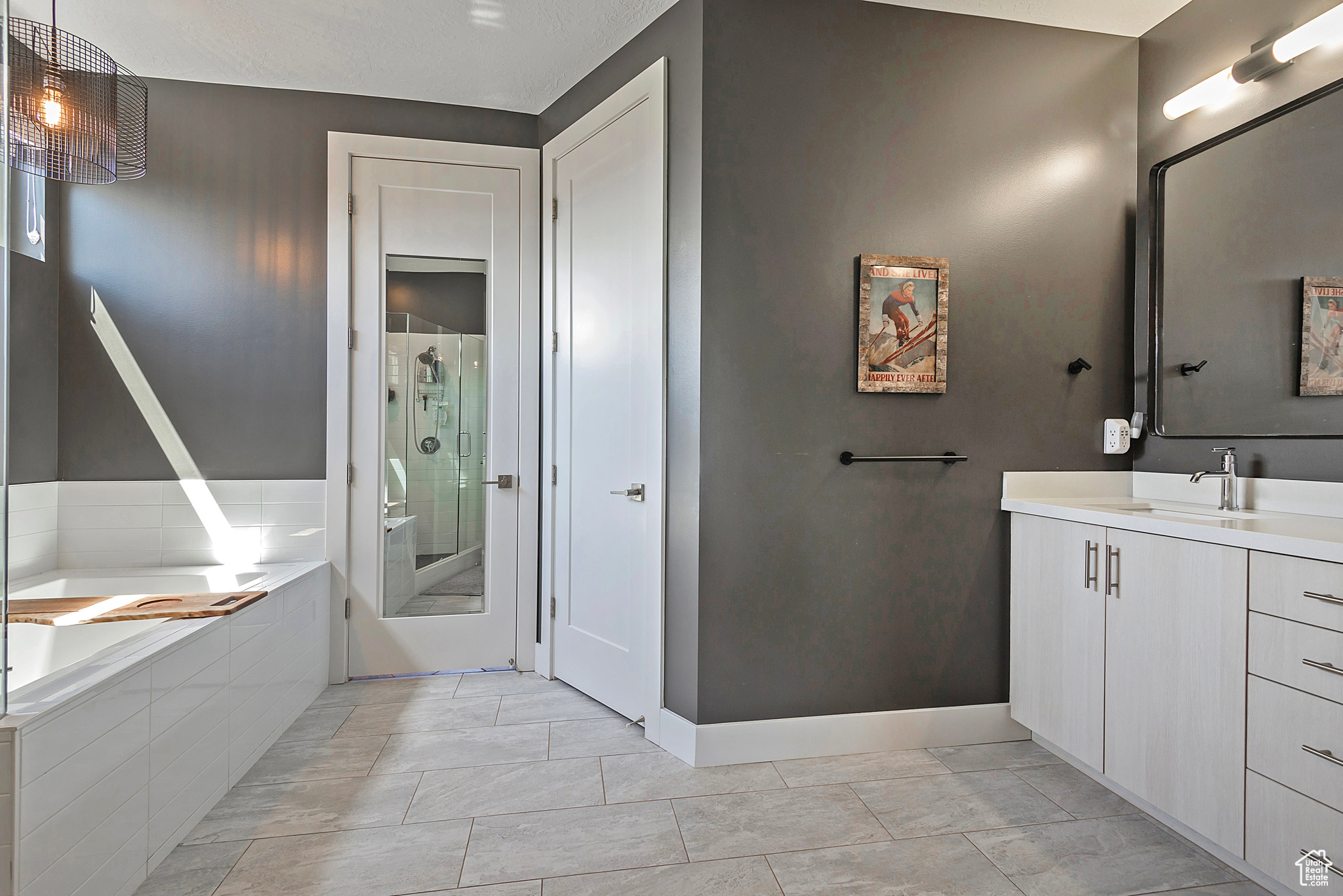 COLUMBUS COURT - Residential