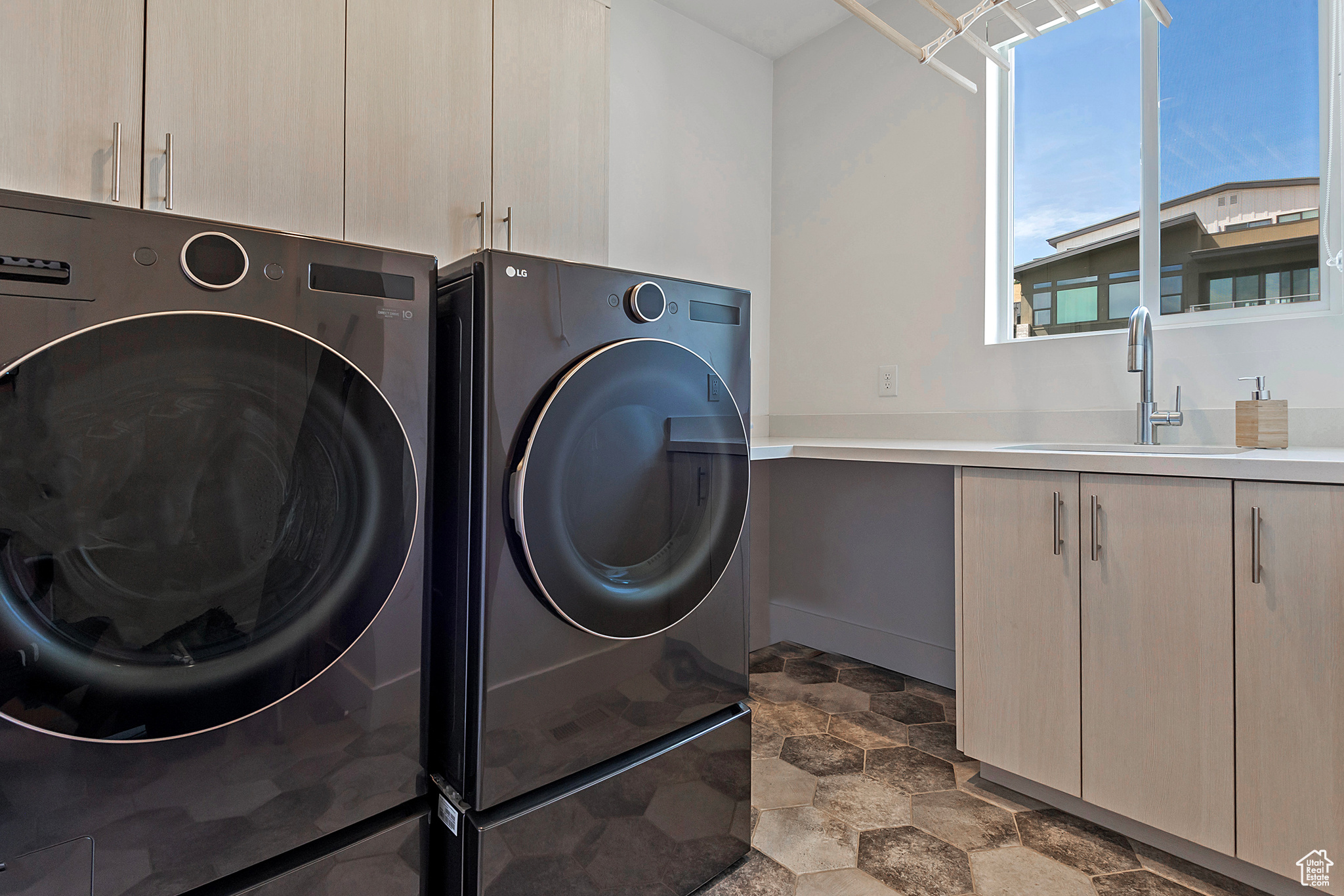 COLUMBUS COURT - Residential