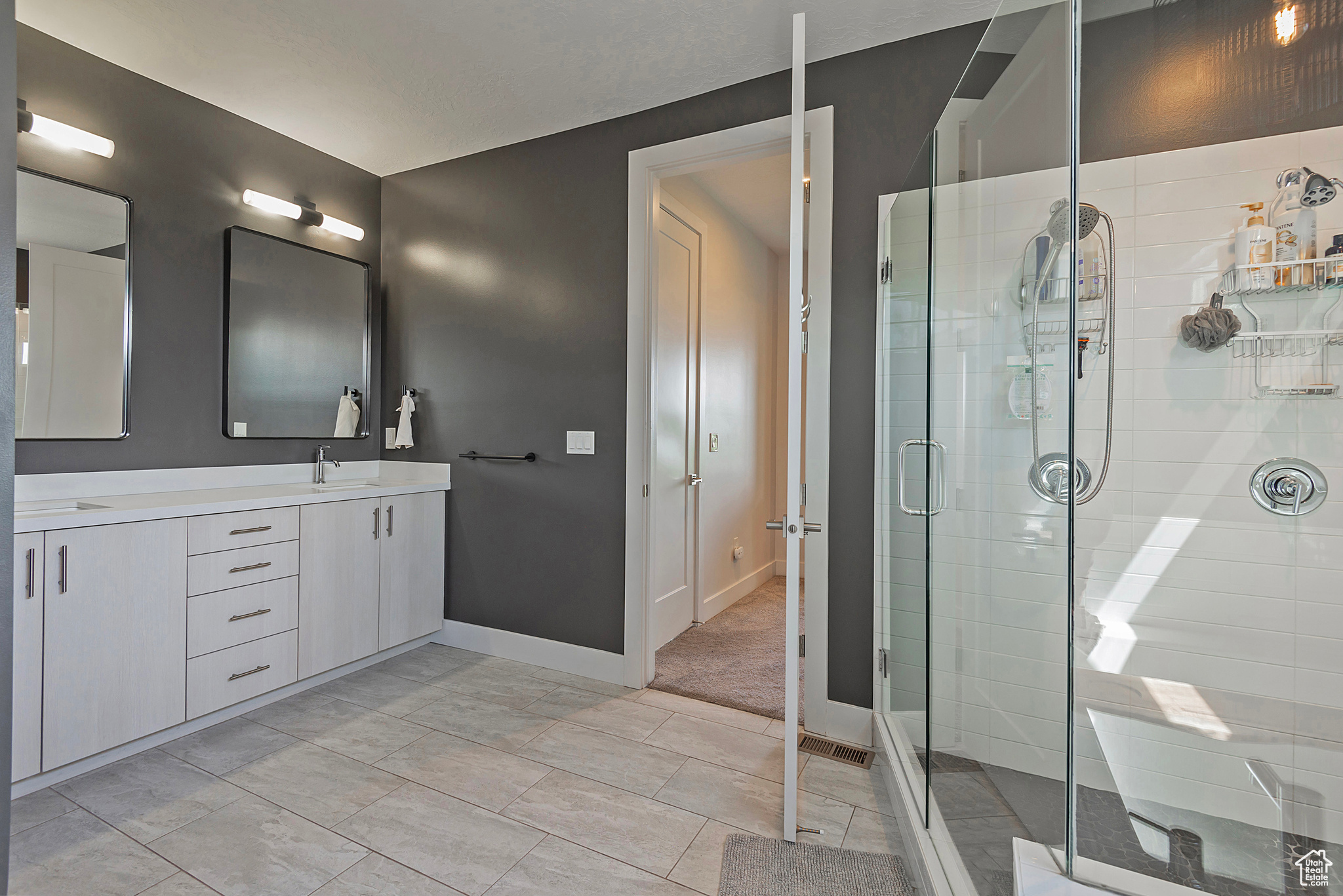 COLUMBUS COURT - Residential