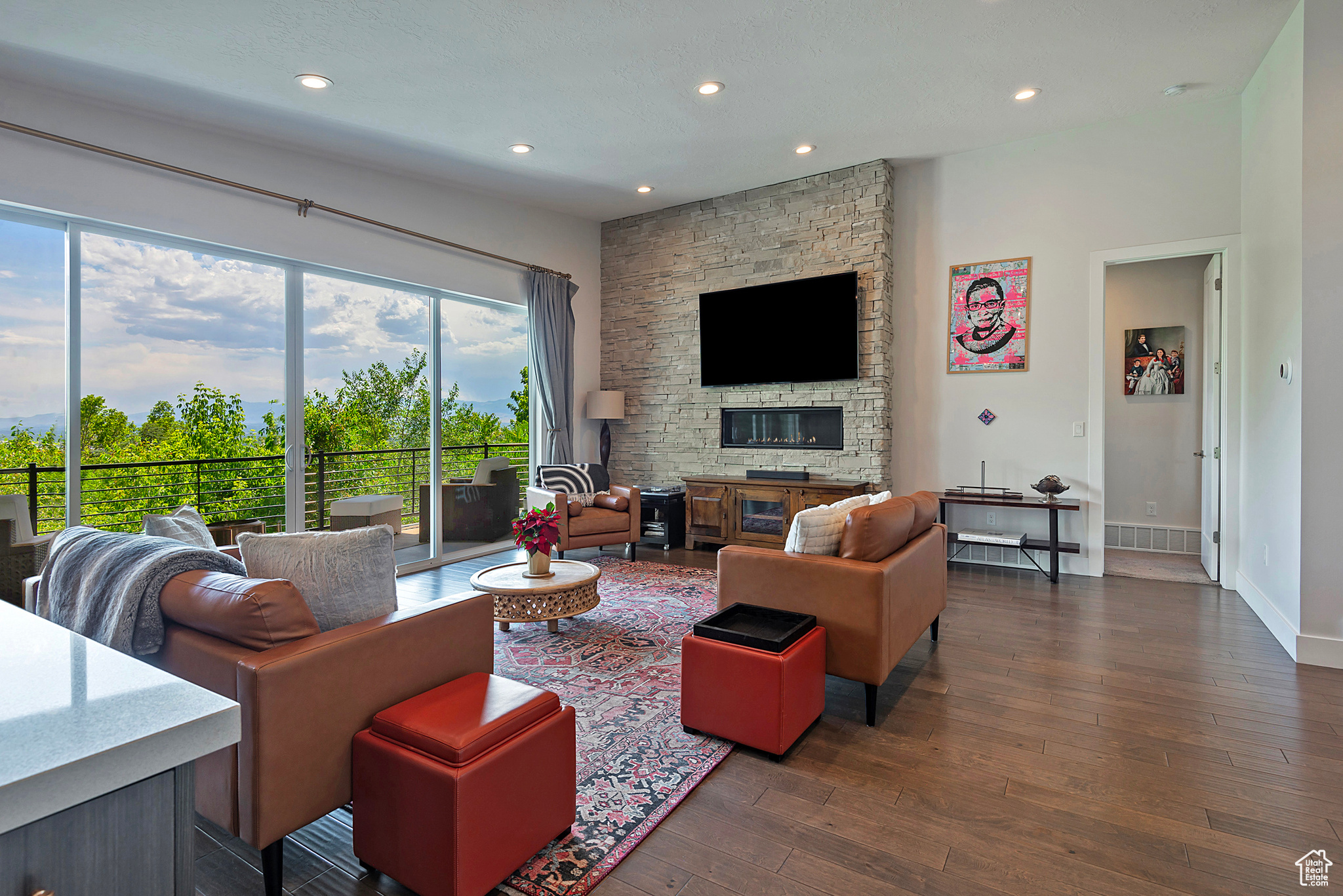 COLUMBUS COURT - Residential