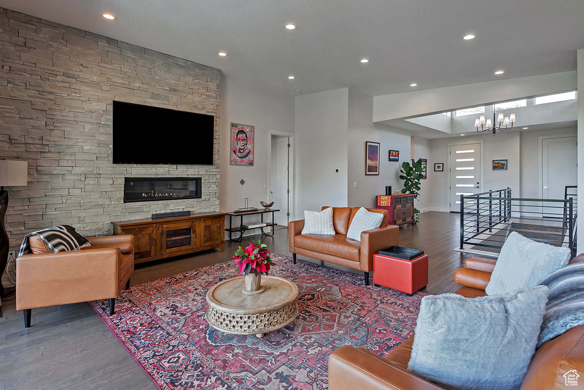 COLUMBUS COURT - Residential