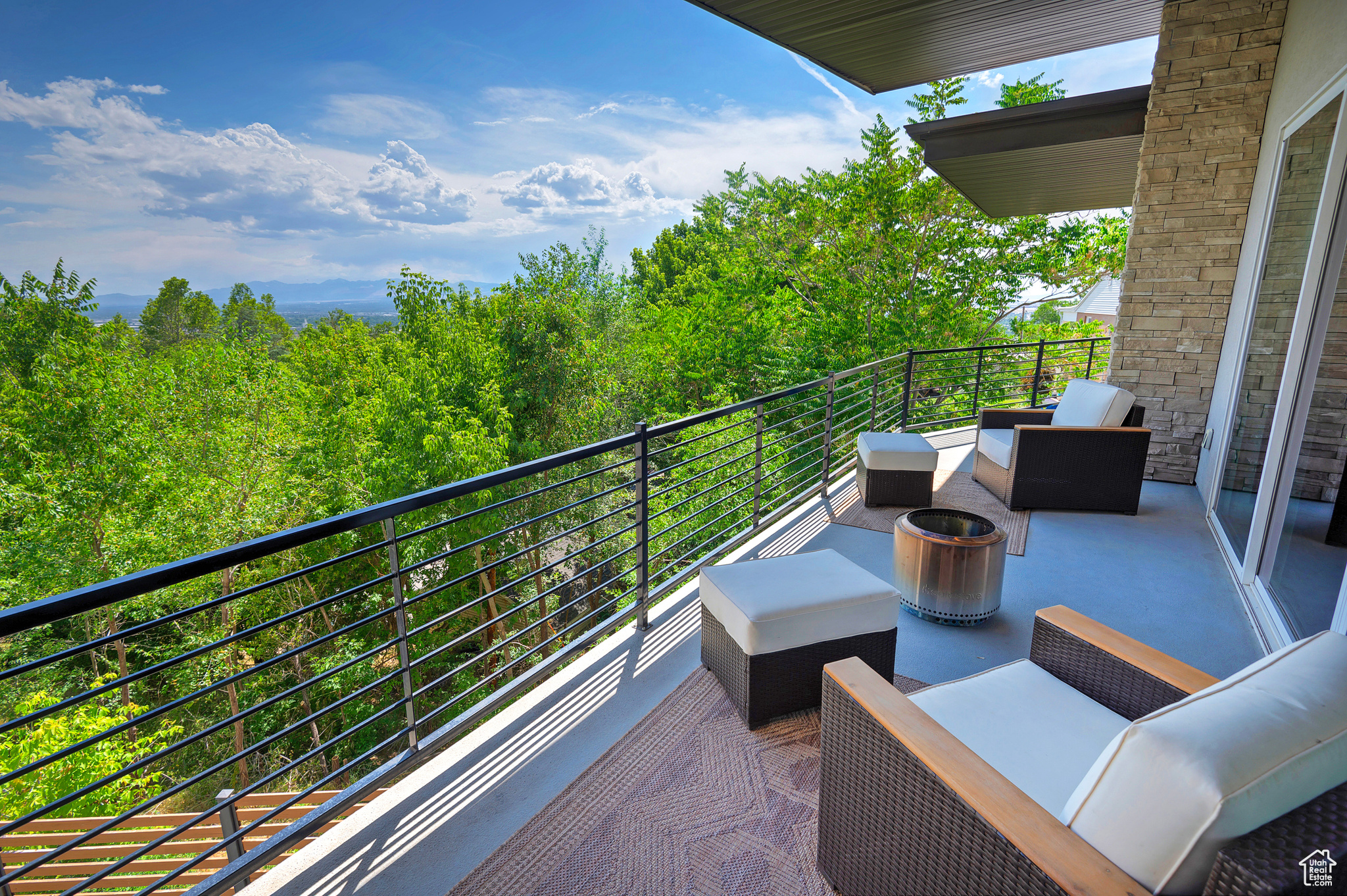 COLUMBUS COURT - Residential