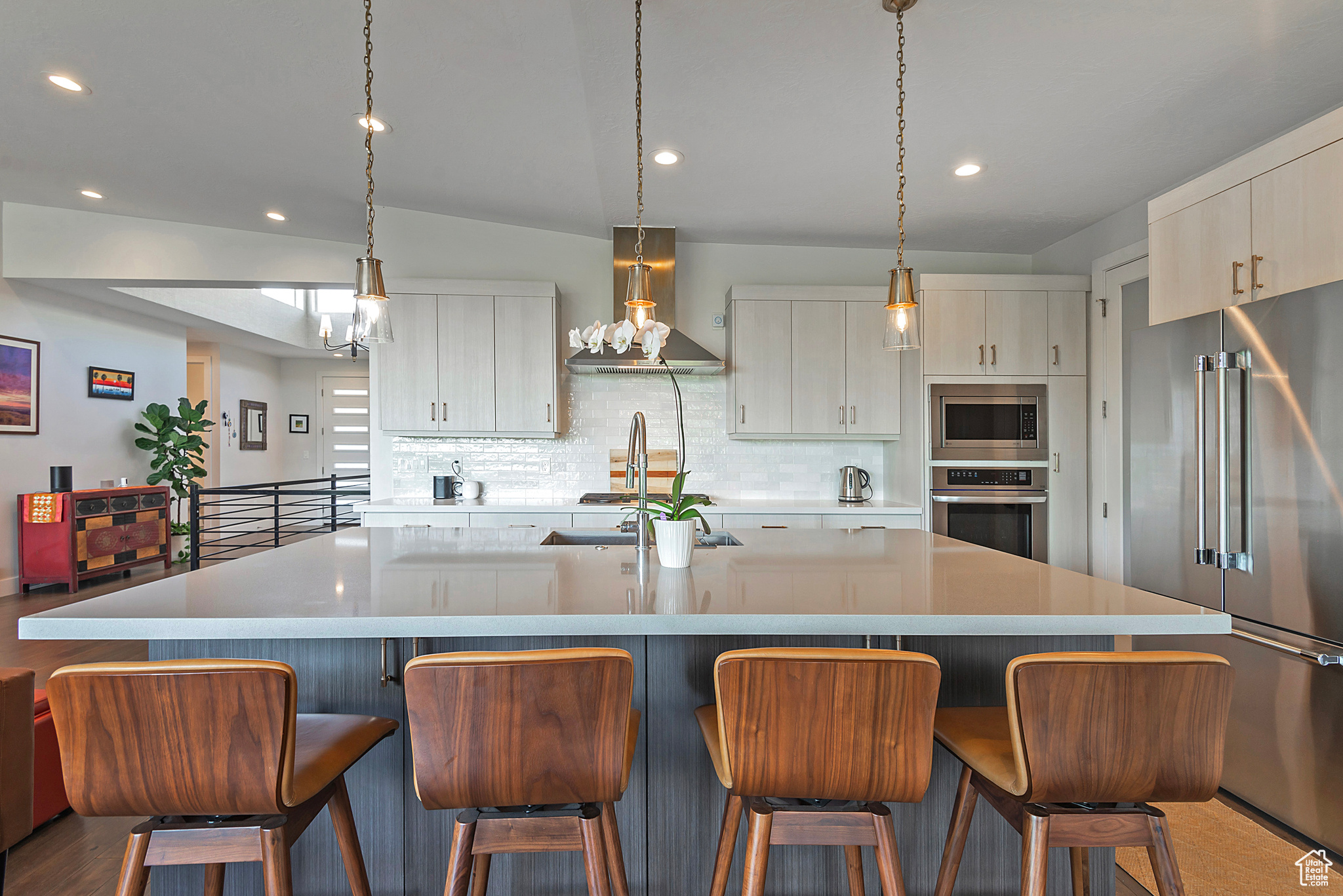 COLUMBUS COURT - Residential