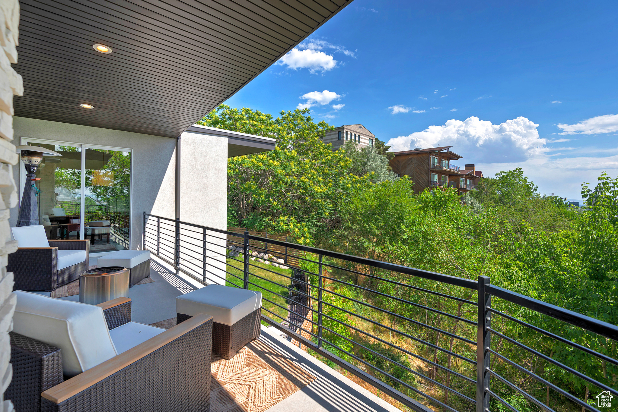 COLUMBUS COURT - Residential