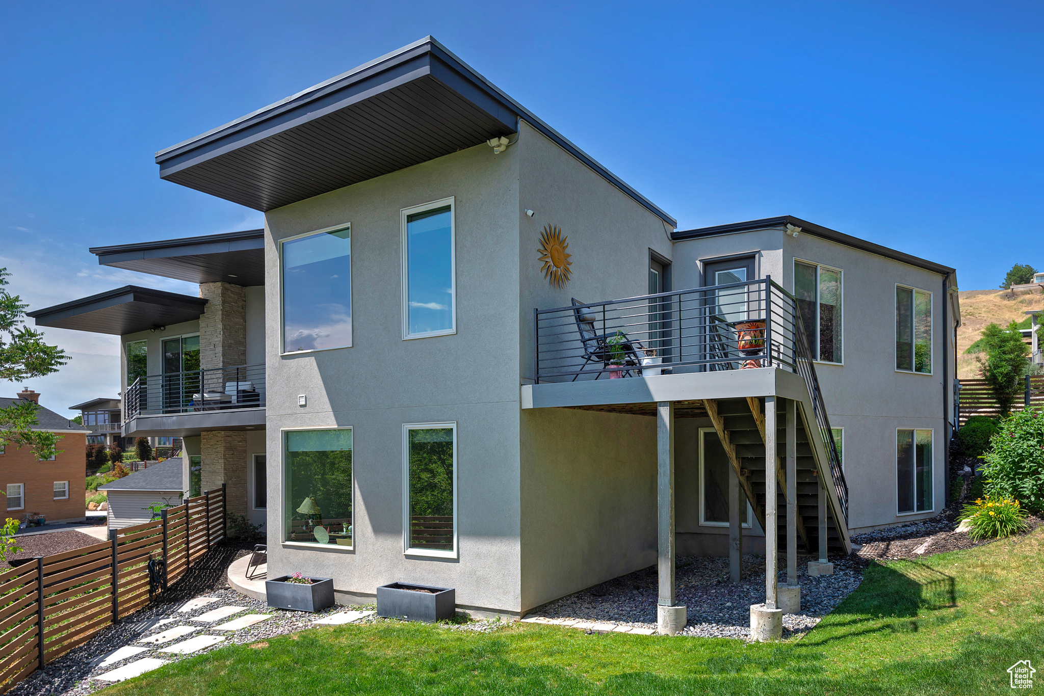 COLUMBUS COURT - Residential