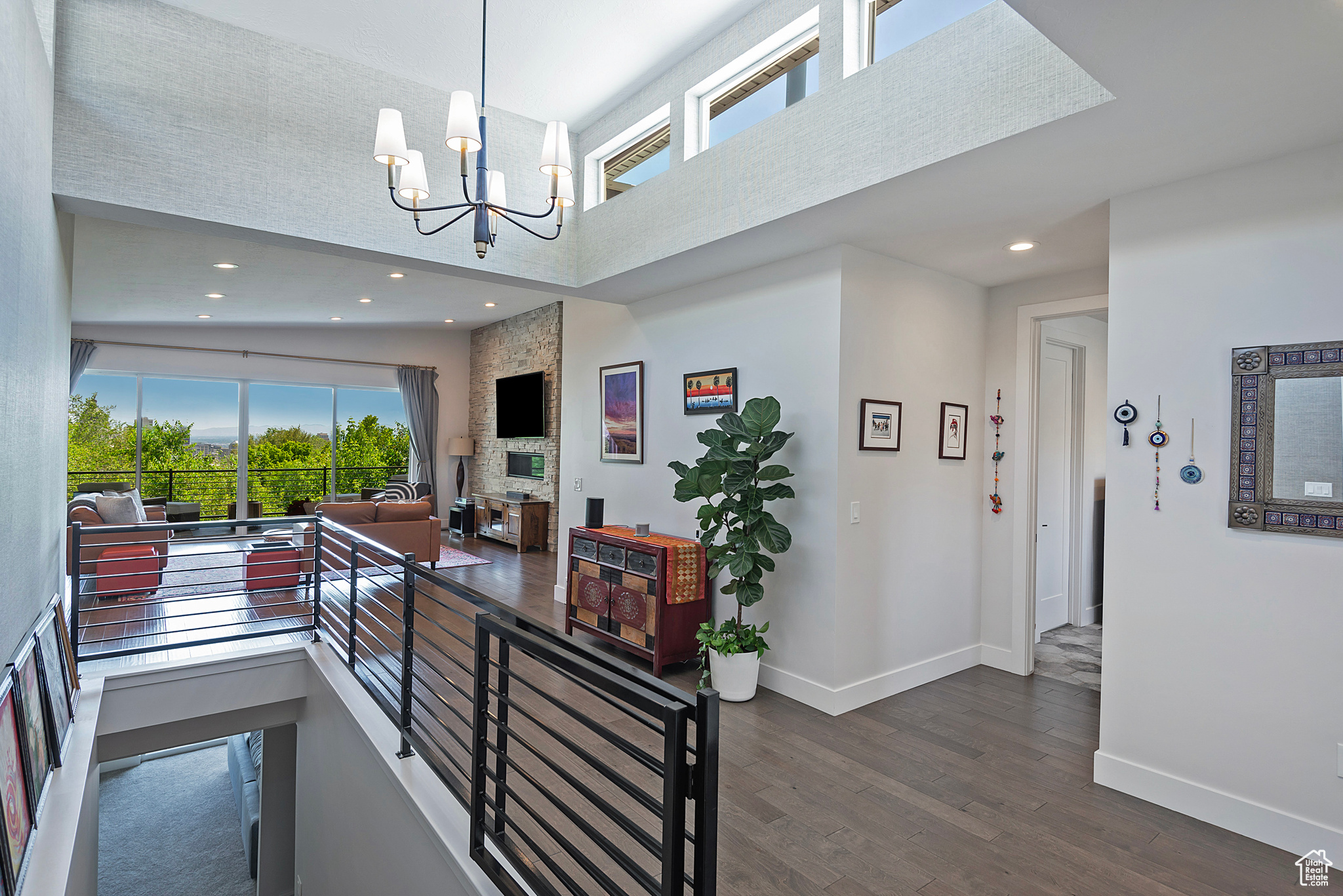 COLUMBUS COURT - Residential