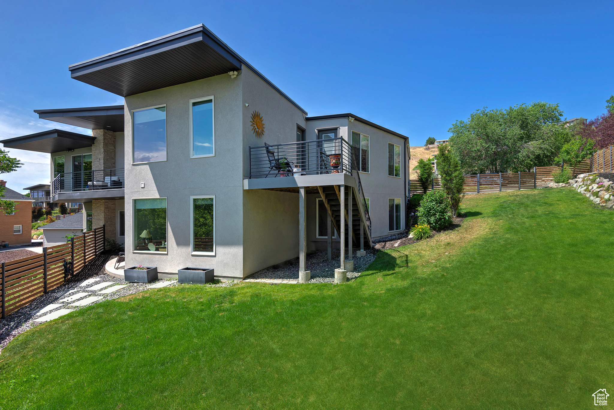 COLUMBUS COURT - Residential