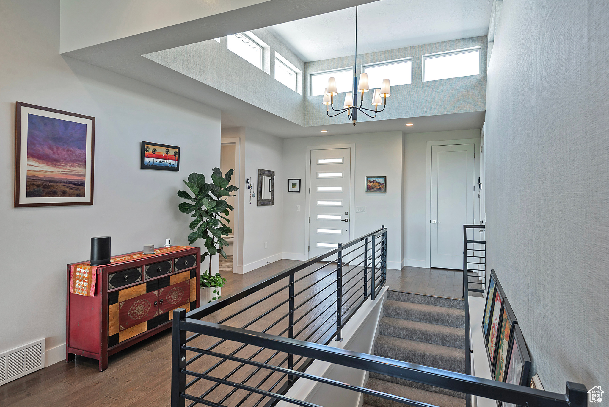 COLUMBUS COURT - Residential