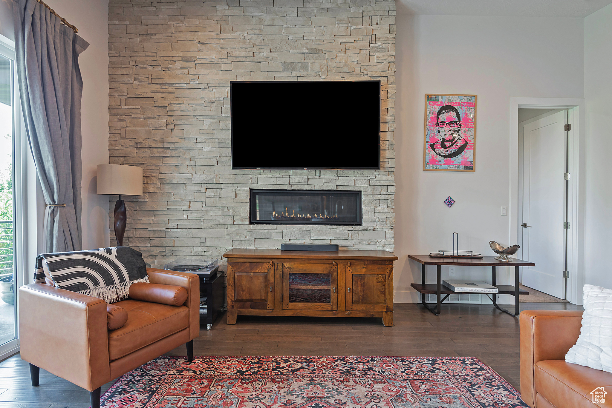 COLUMBUS COURT - Residential