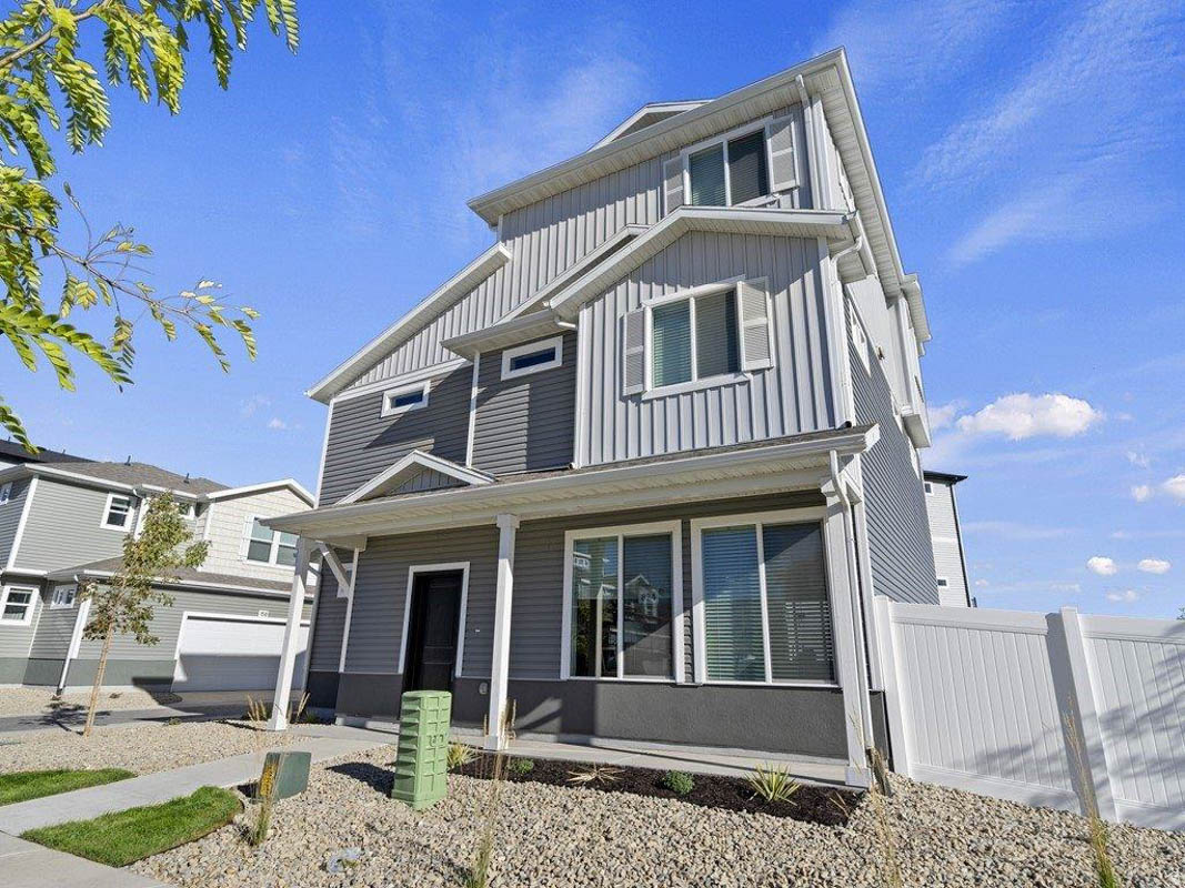 375 E HALLS CREEK RD