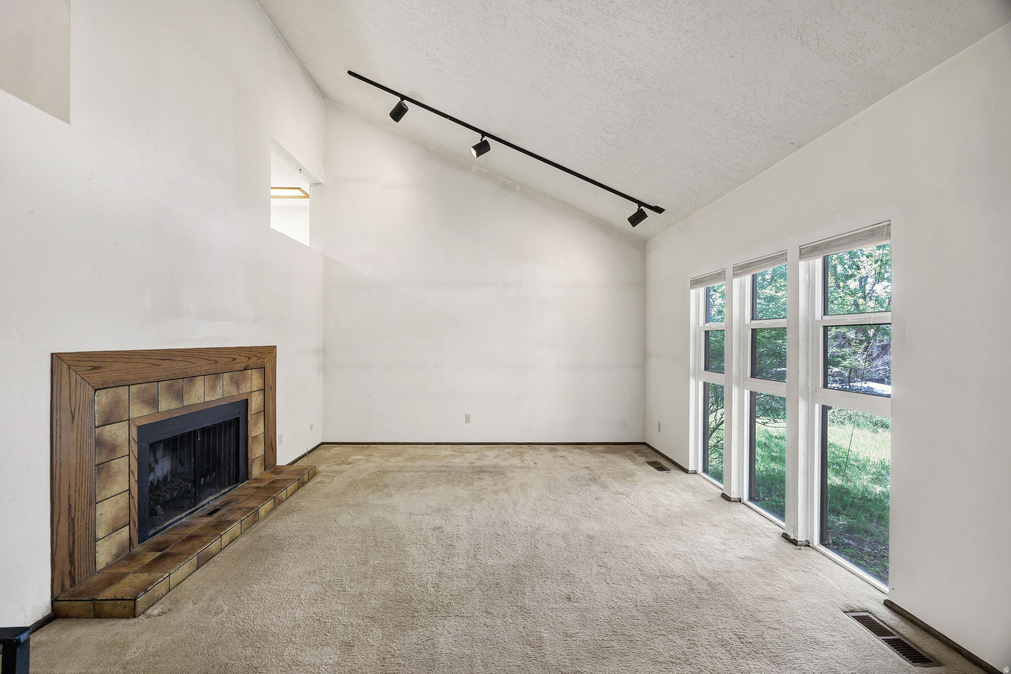 MOUNT LOGAN - Residential