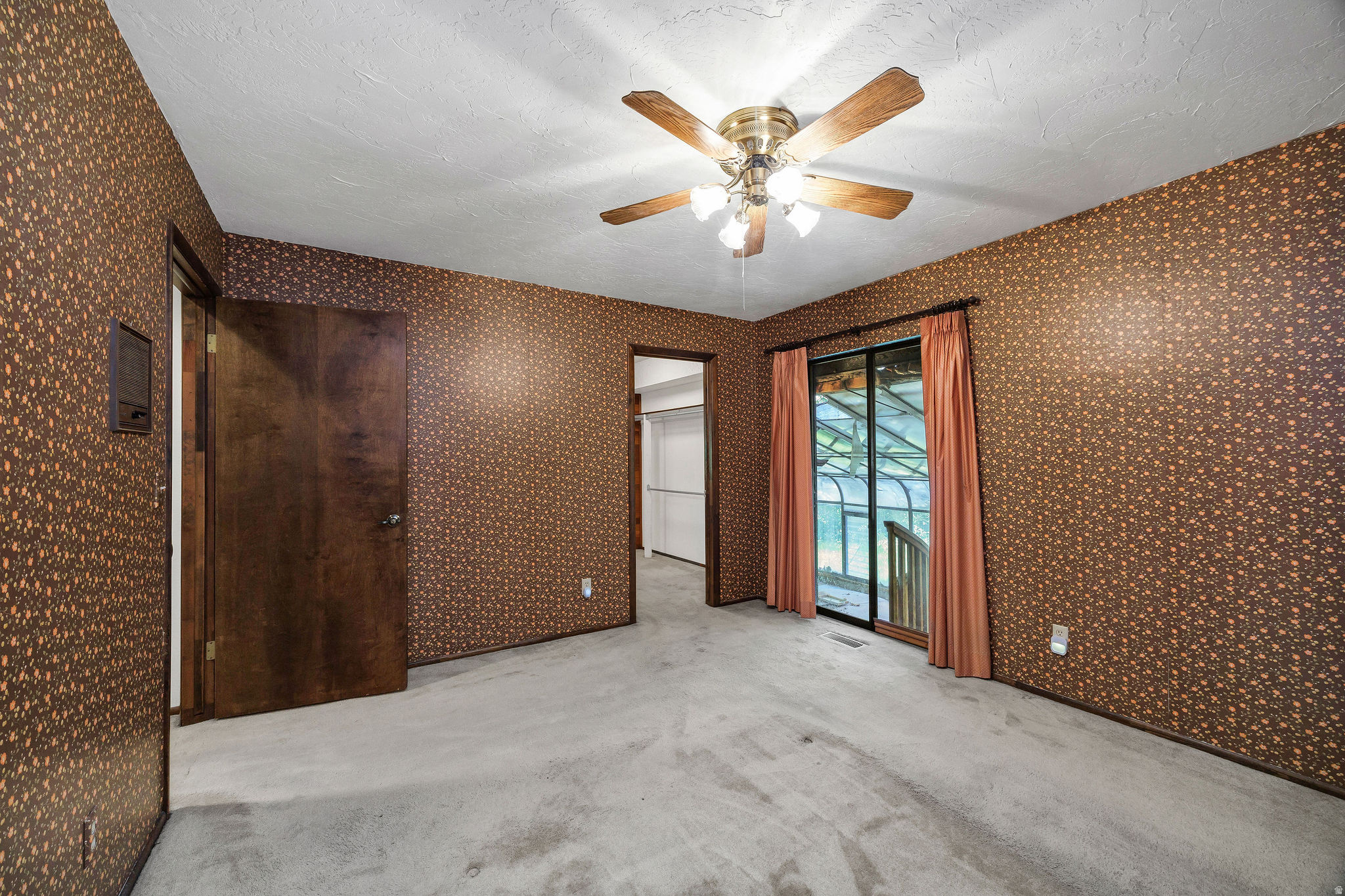 MOUNT LOGAN - Residential