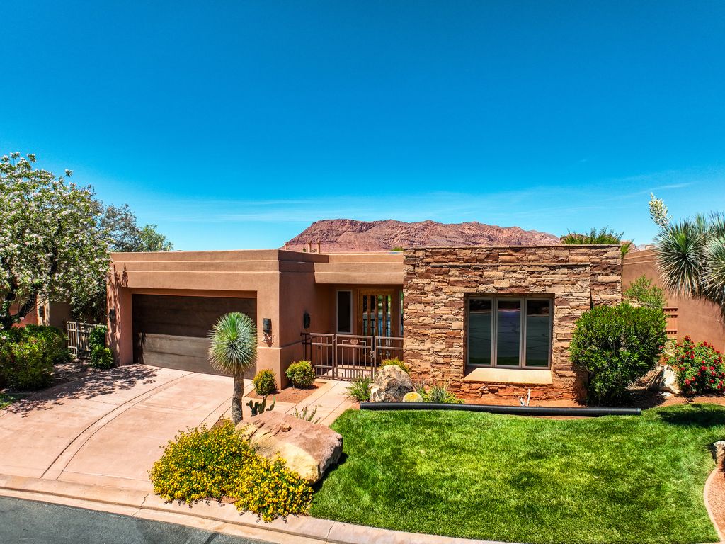 Photo of 2410 W ENTRADA TRL #25, Saint George, UT 84770 (MLS # 2156595)