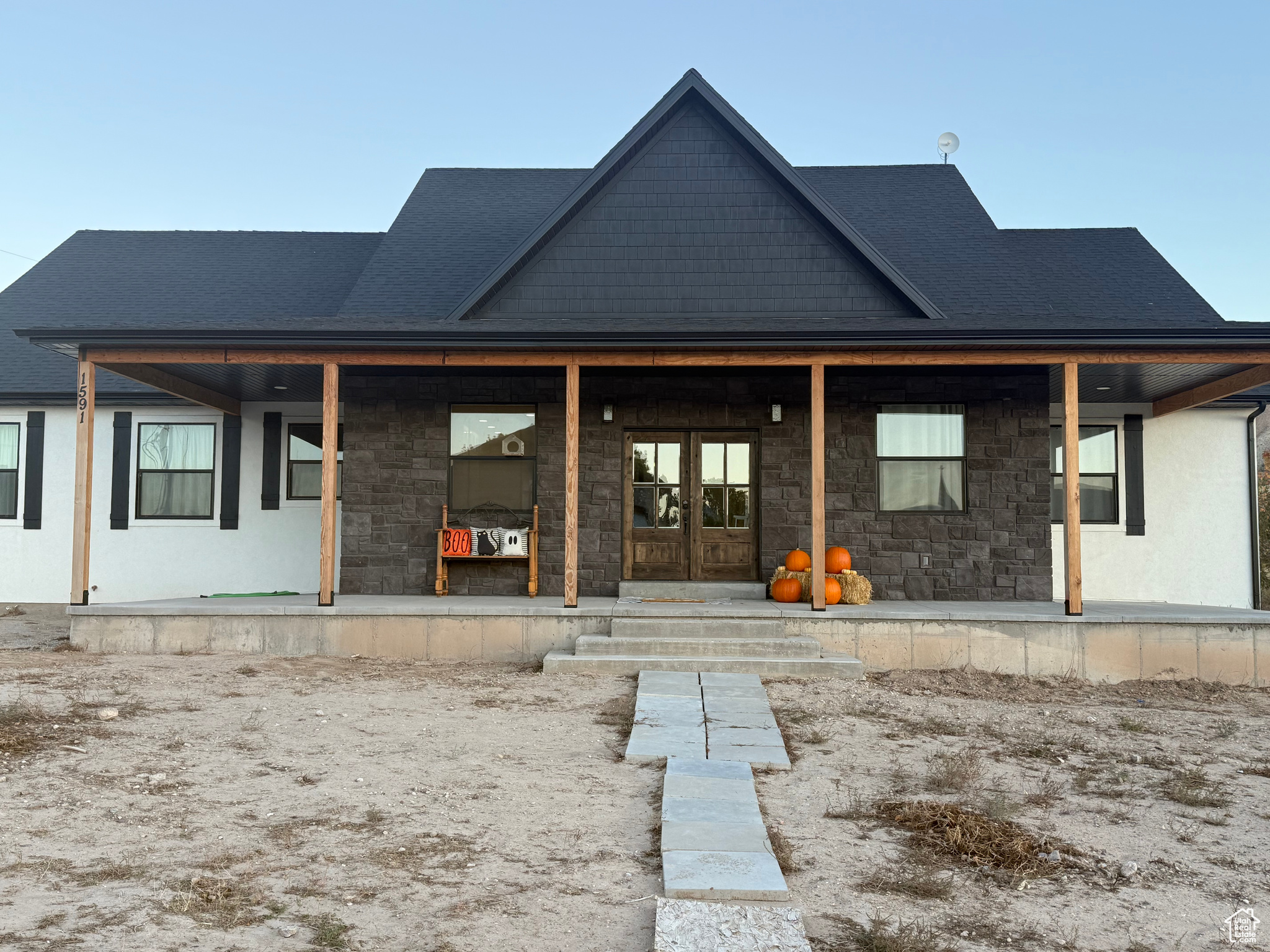 RIVER ROCK - Residential