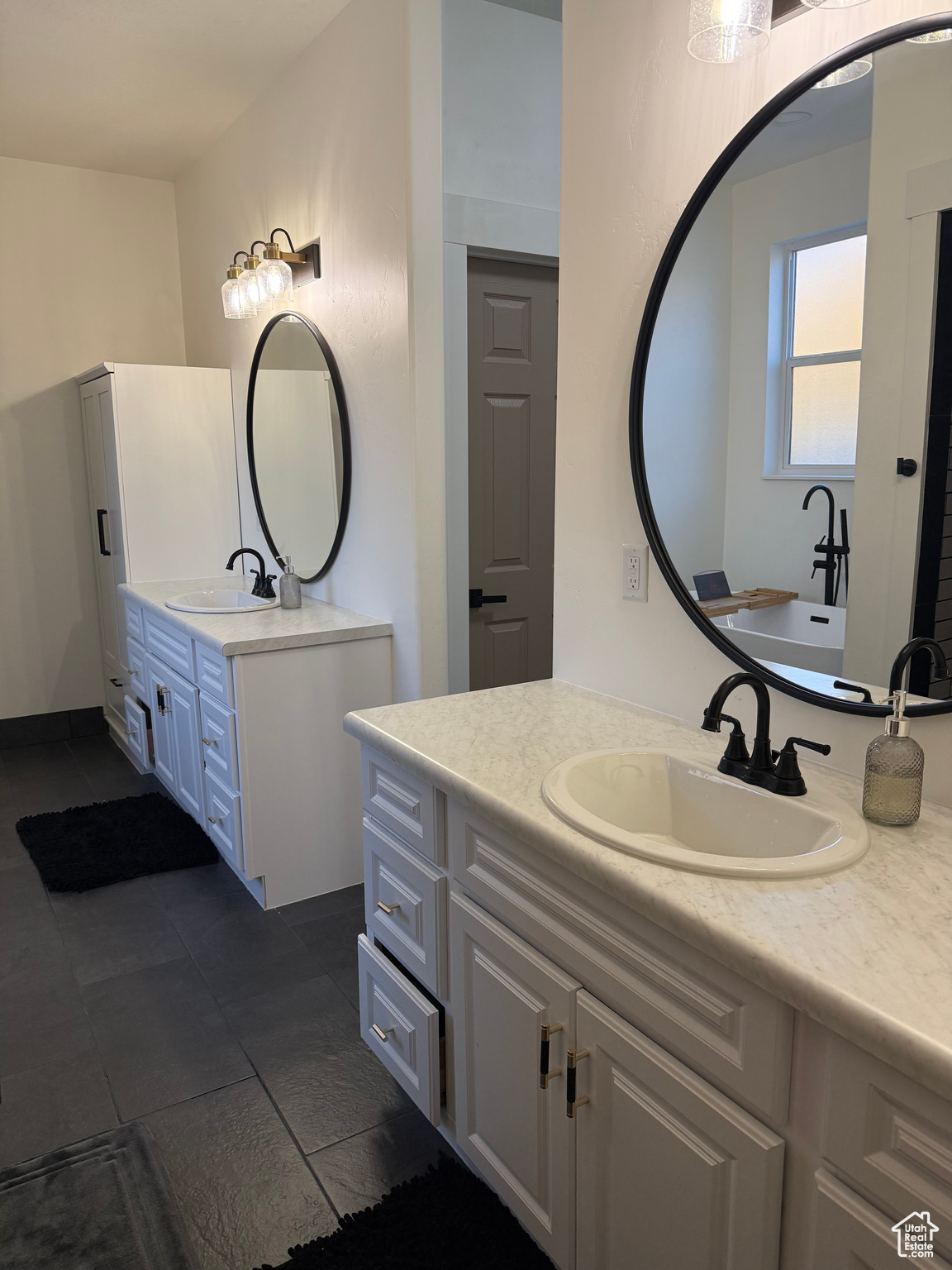 RIVER ROCK - Residential