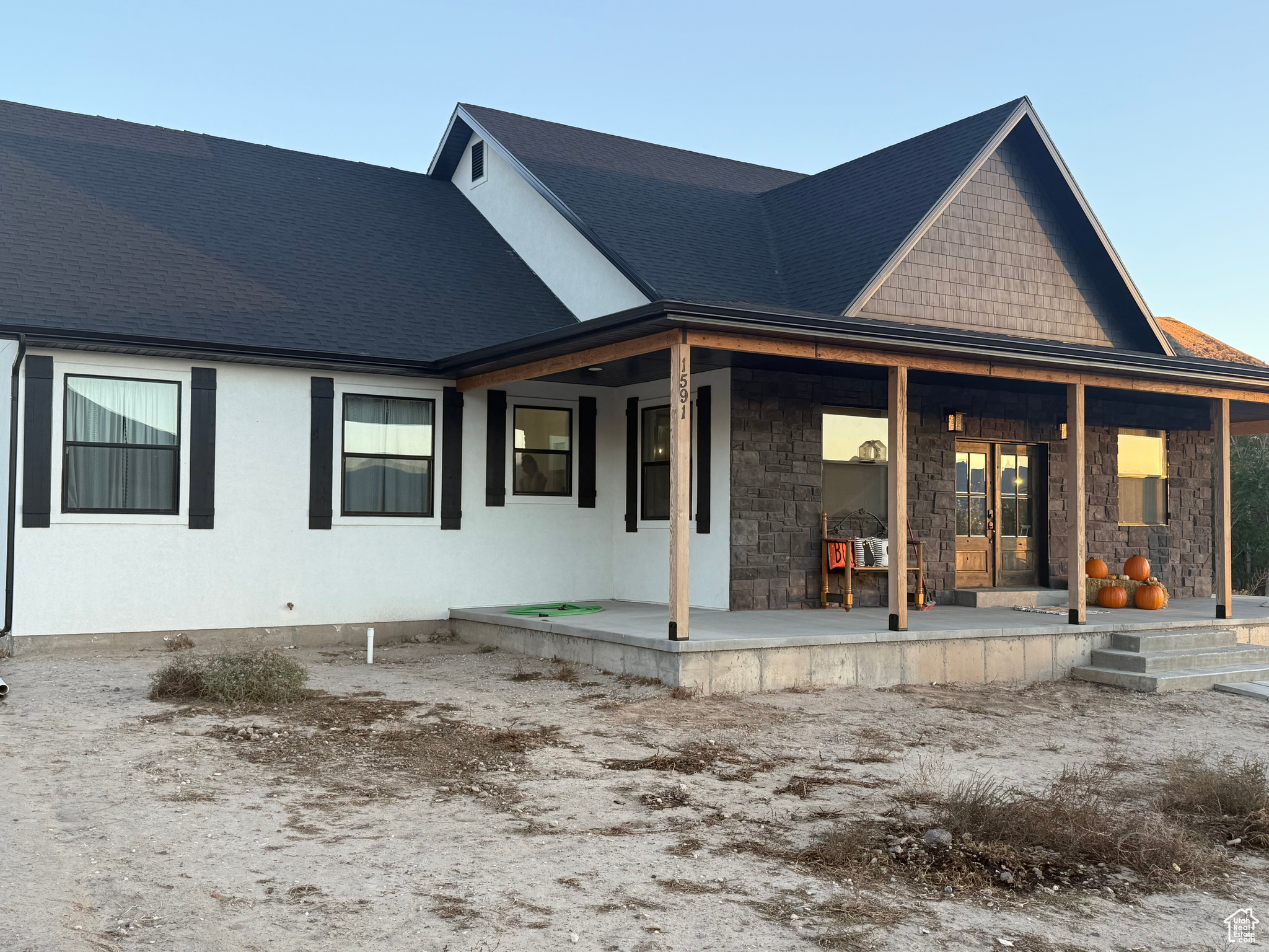 RIVER ROCK - Residential