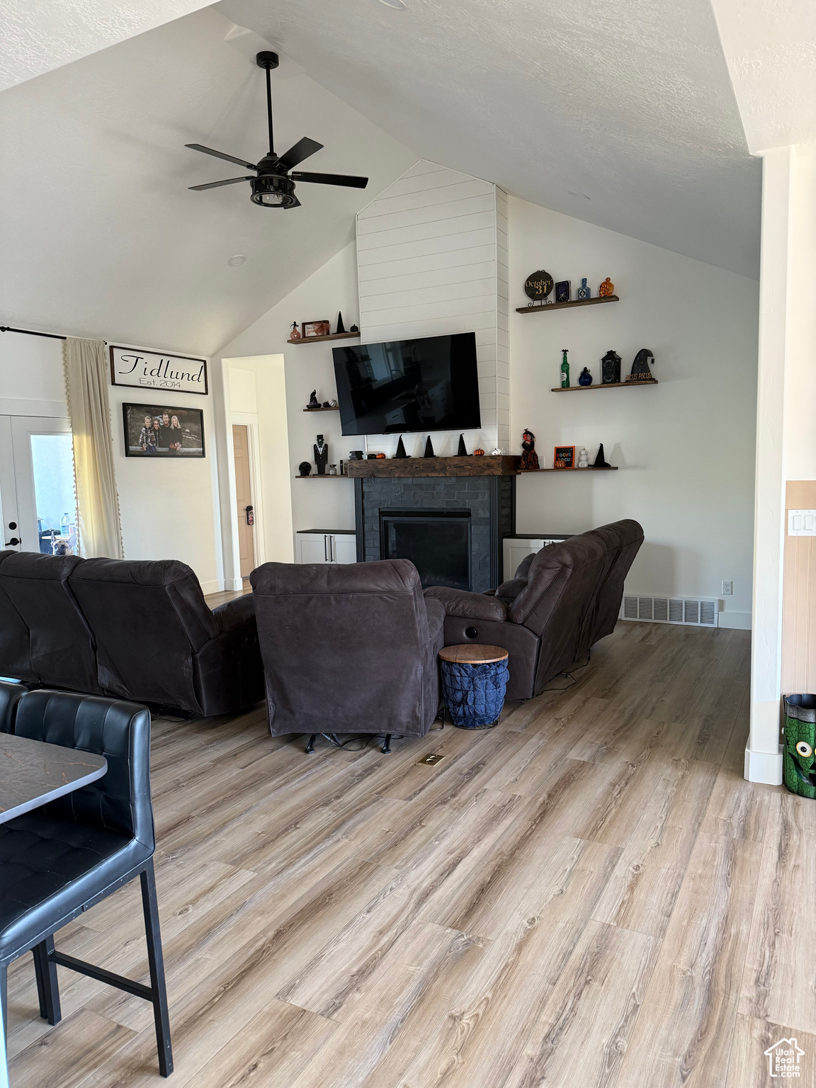 RIVER ROCK - Residential