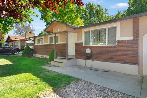 Photo of 1838 N 1690 W, Layton, UT 84041 (MLS # 2154989)