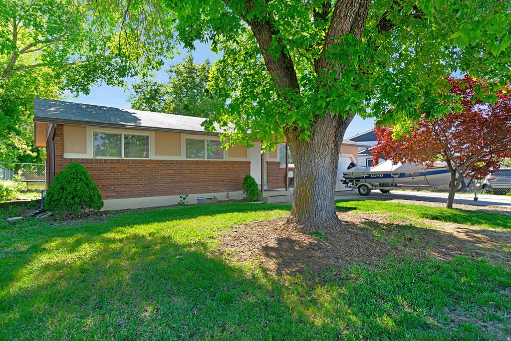 Photo of 1838 N 1690 W, Layton, UT 84041 (MLS # 2154989)