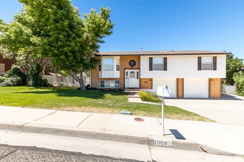 Photo of 1008 S FOUNTAIN DR, Cedar City, UT 84720 (MLS # 2113179)
