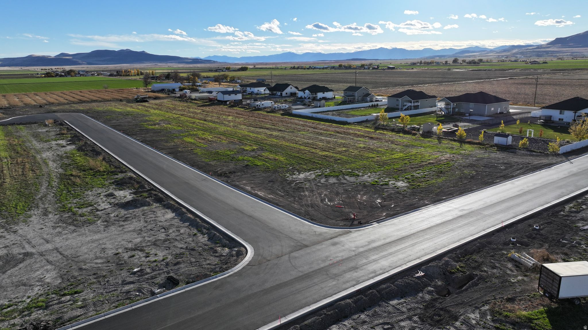 BECKAMS EDGE PHASE 5 - Land