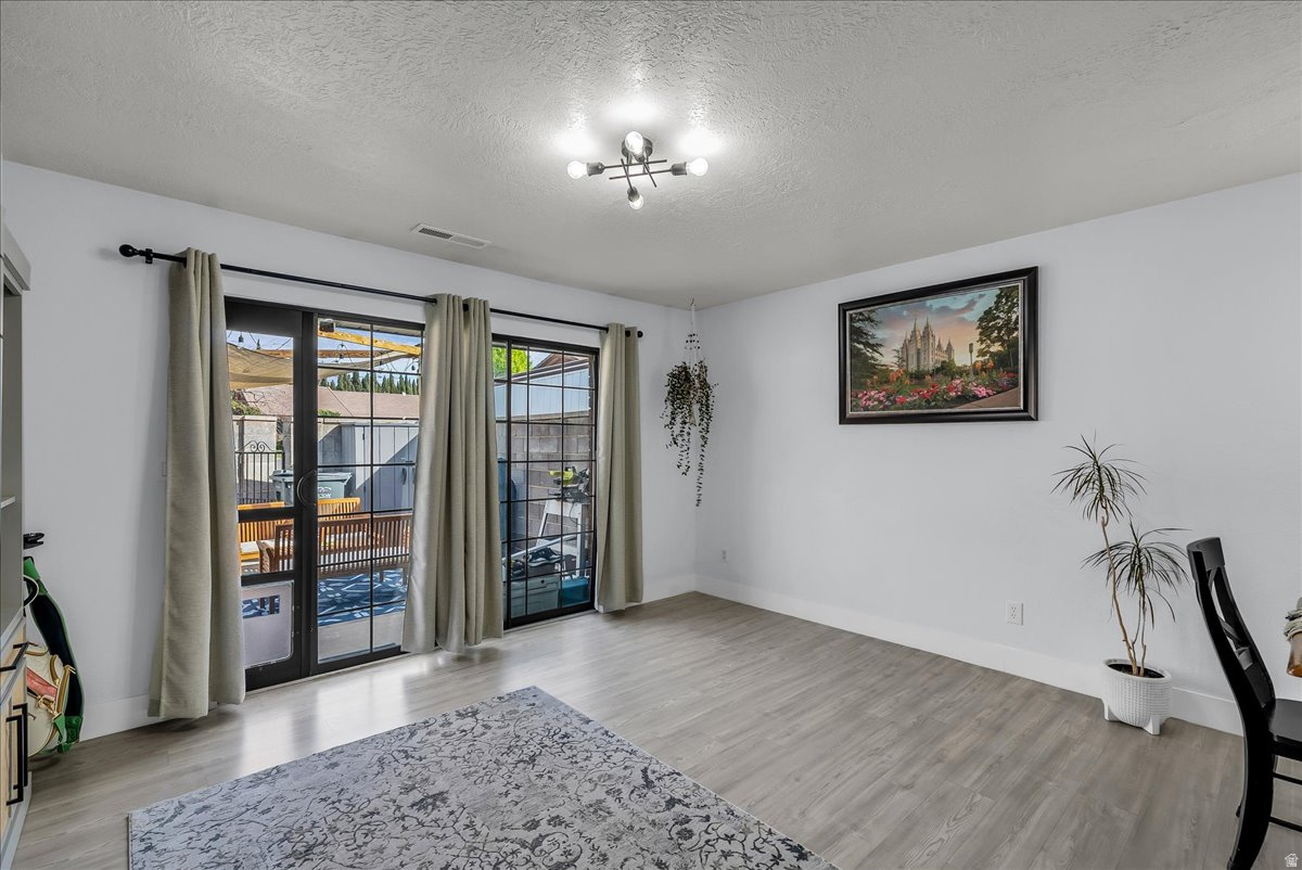 COTTONWOOD TONWHOMES - Residential