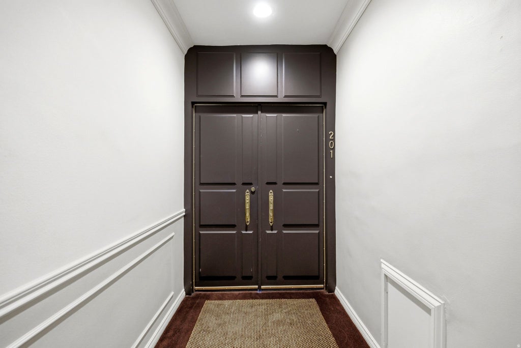 Photo of 1283 E SOUTH TEMPLE St #201, Salt Lake City, UT 84102 (MLS # 2184673)