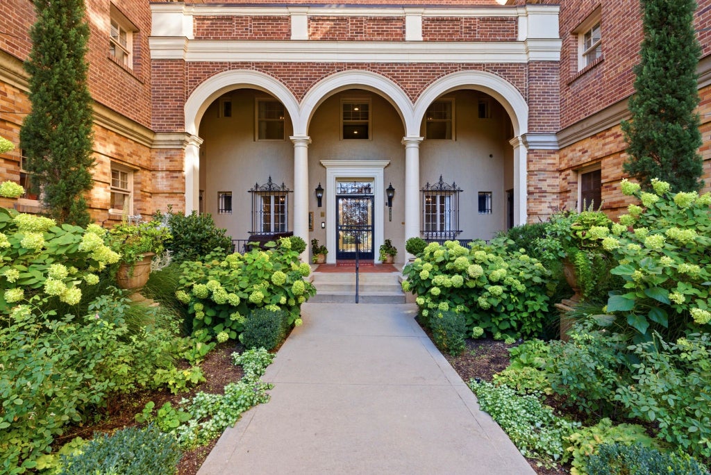 Photo of 1283 E SOUTH TEMPLE St #201, Salt Lake City, UT 84102 (MLS # 2184673)