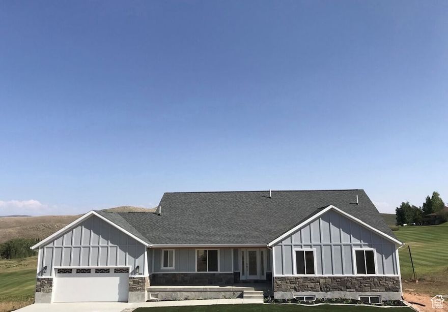 4.8 STAR VRBO NIGHTLY RENTAL HOME!  BUY NOW AND COLLECT THE SUMMER 2025 RENTS! TURNKEY READY TO GO.  HAS GENERATED MORE THAN $170K IN RENTS OVER PAST 3 SUMMERS.  NEAR IDEAL BEACH & BACK GOLF COURSE. INSTANT HOT WATER.   https://www.vrbo.com/2220613