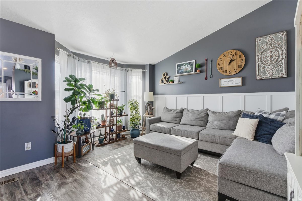 DIAMOND SUMMIT - Residential