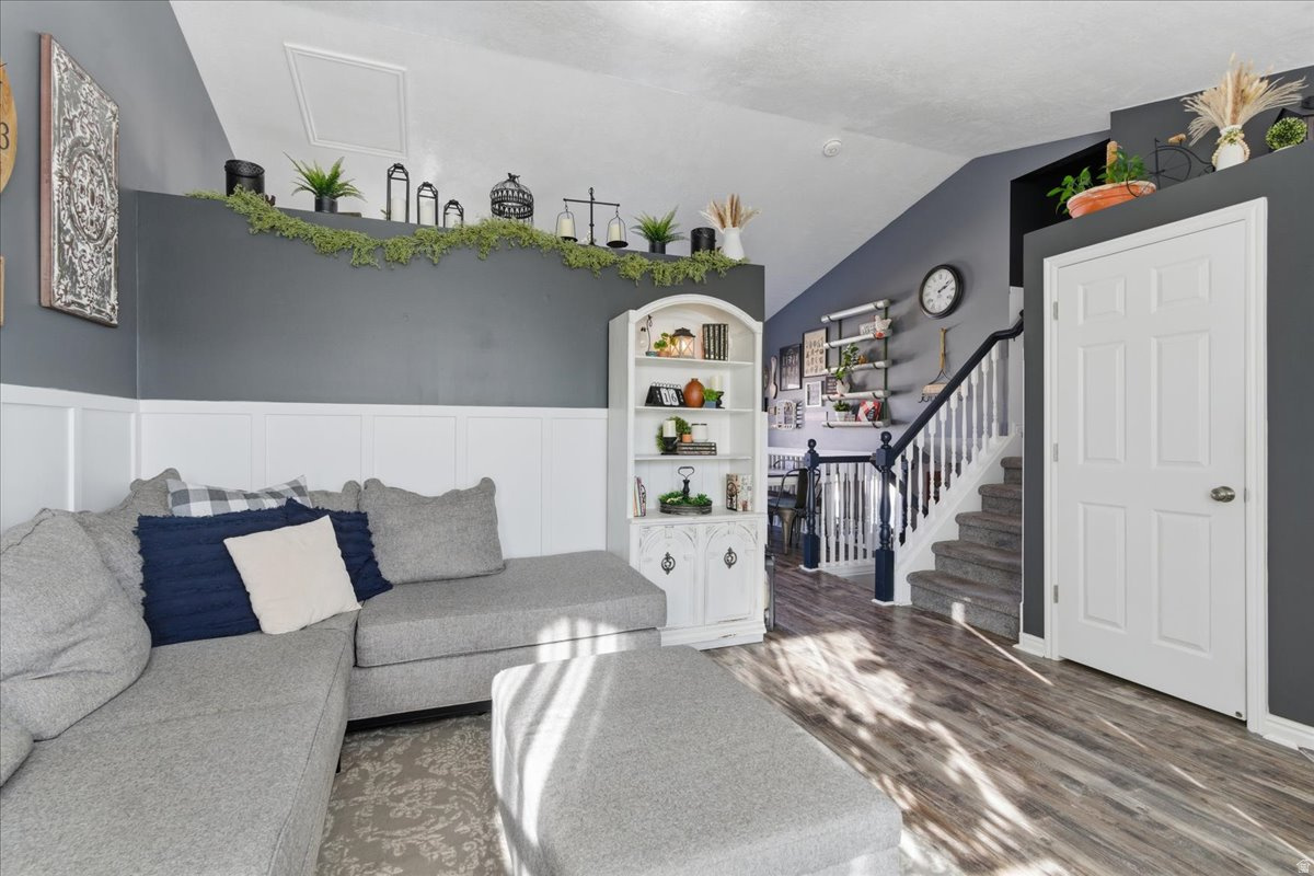 DIAMOND SUMMIT - Residential