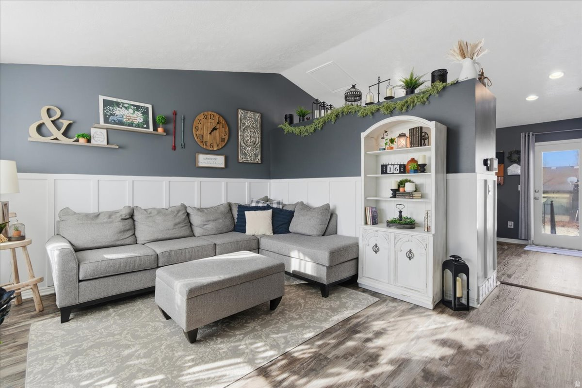 DIAMOND SUMMIT - Residential