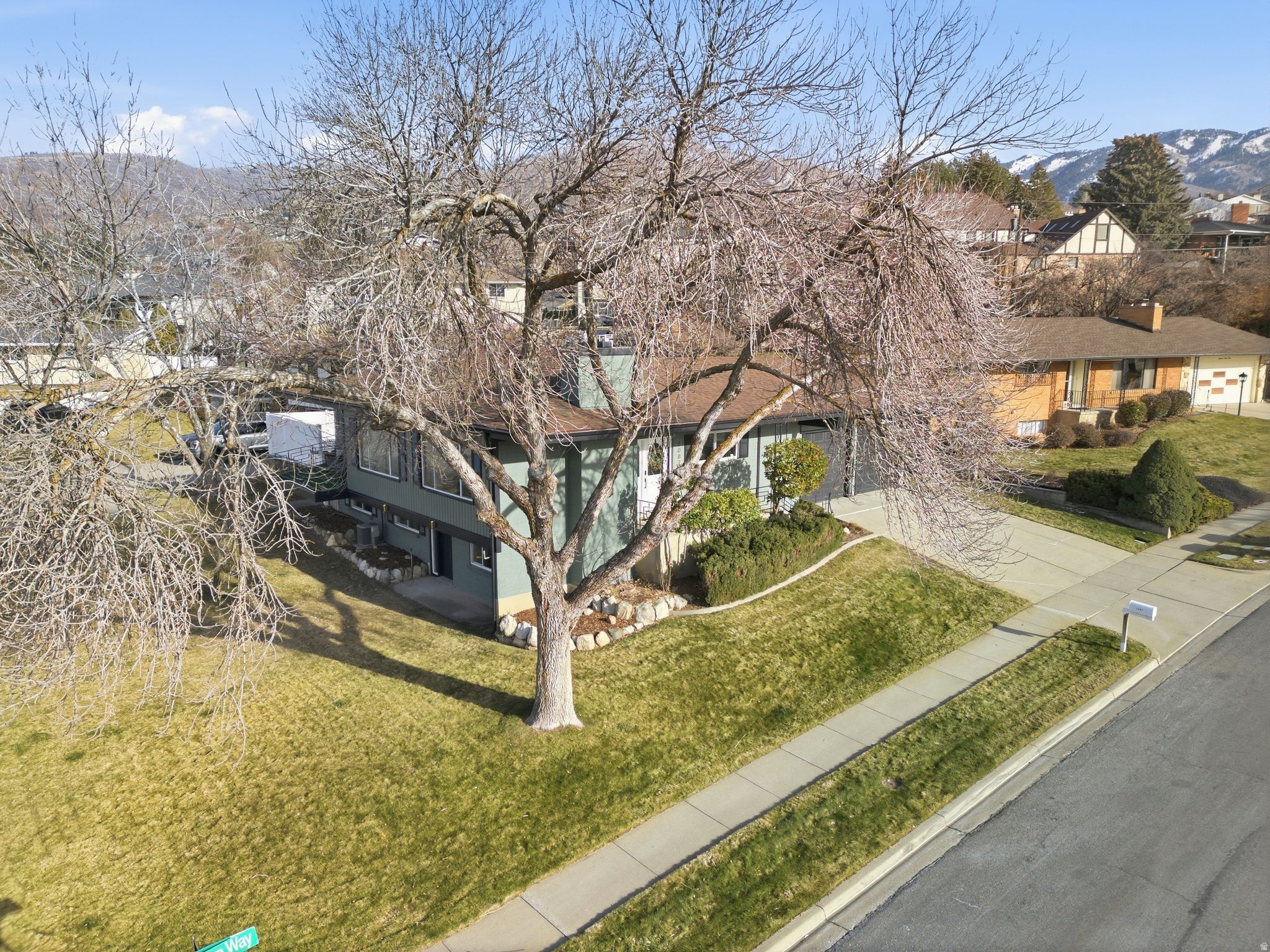 OAKRIDGE MANOR - Residential