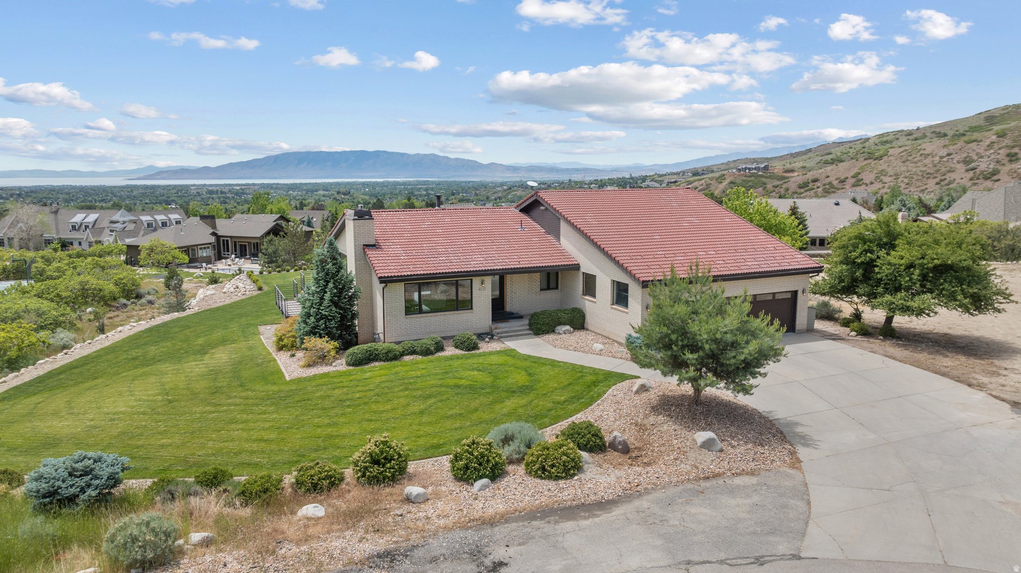 ALPINE COVE - Residential