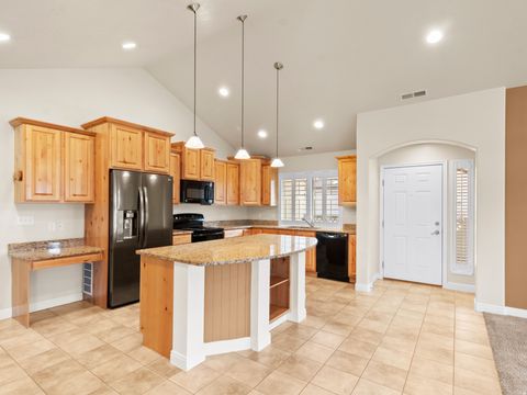 Tiny photo for 891 W 1920 S #C, Syracuse, UT 84075 (MLS # 2123878)