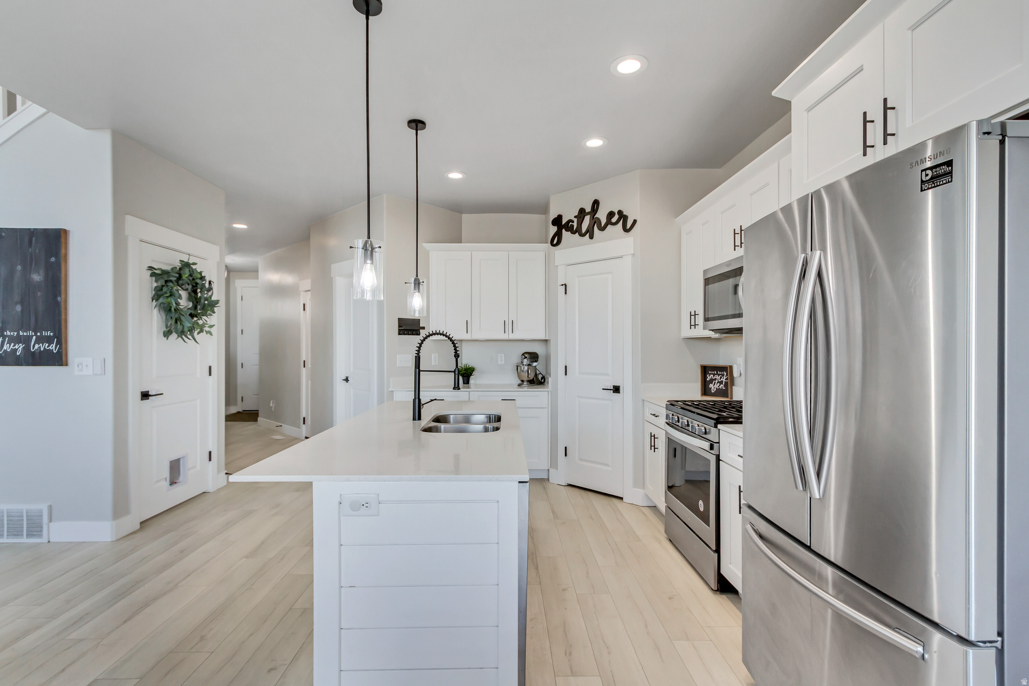 SKY RIDGE - Residential