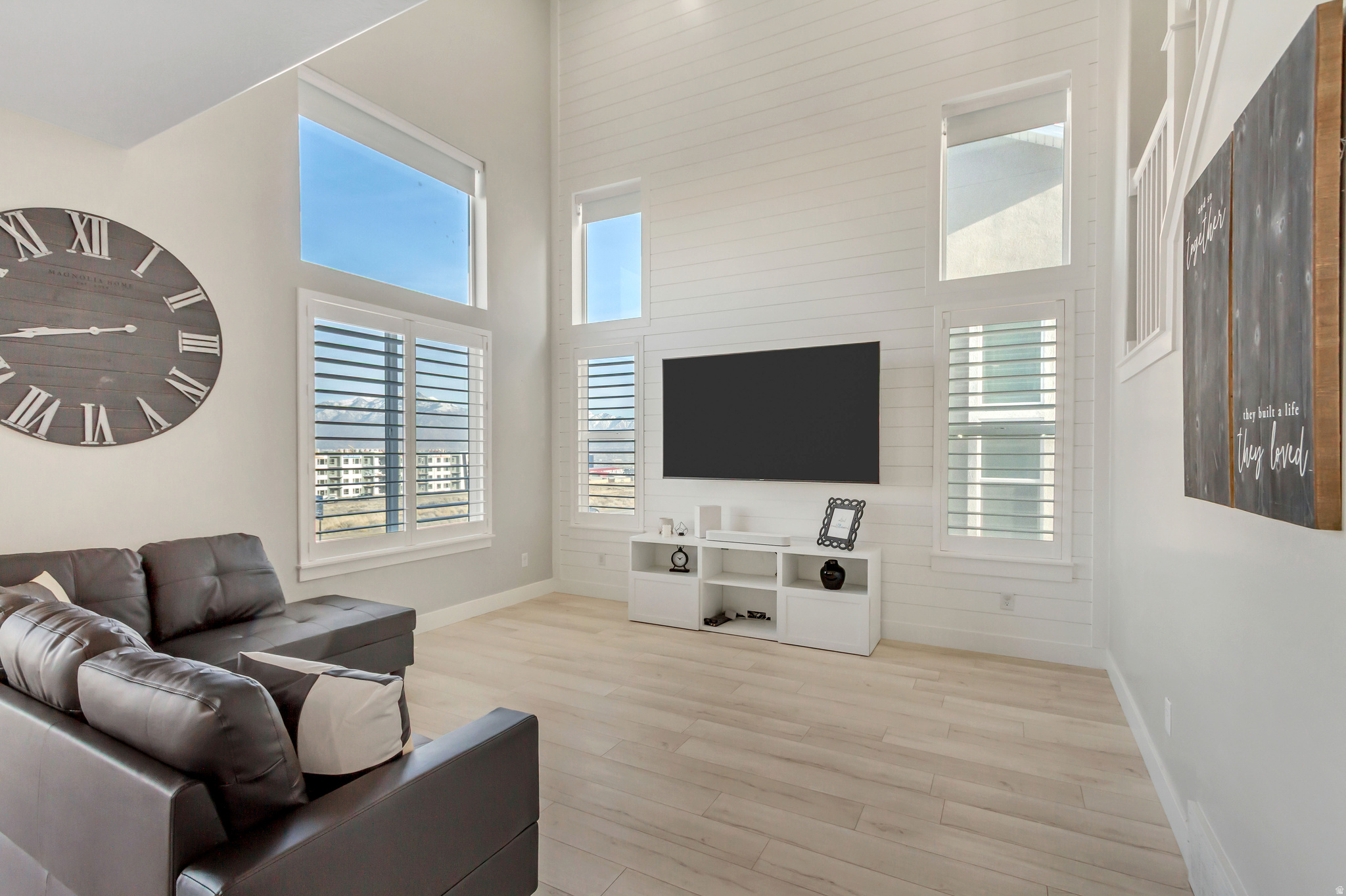 SKY RIDGE - Residential