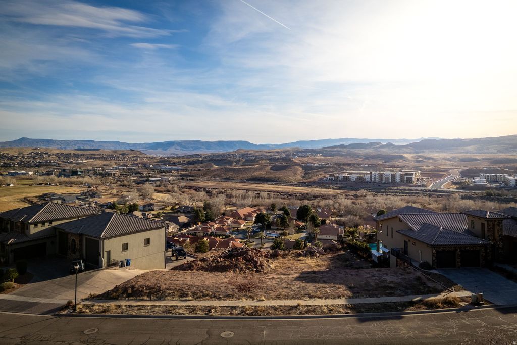 Photo of 18 S CRESOLE DR, Saint George, UT 84770 (MLS # 2125073)
