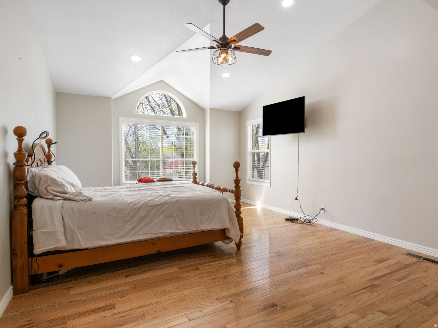 KINGS CROSSING - Residential