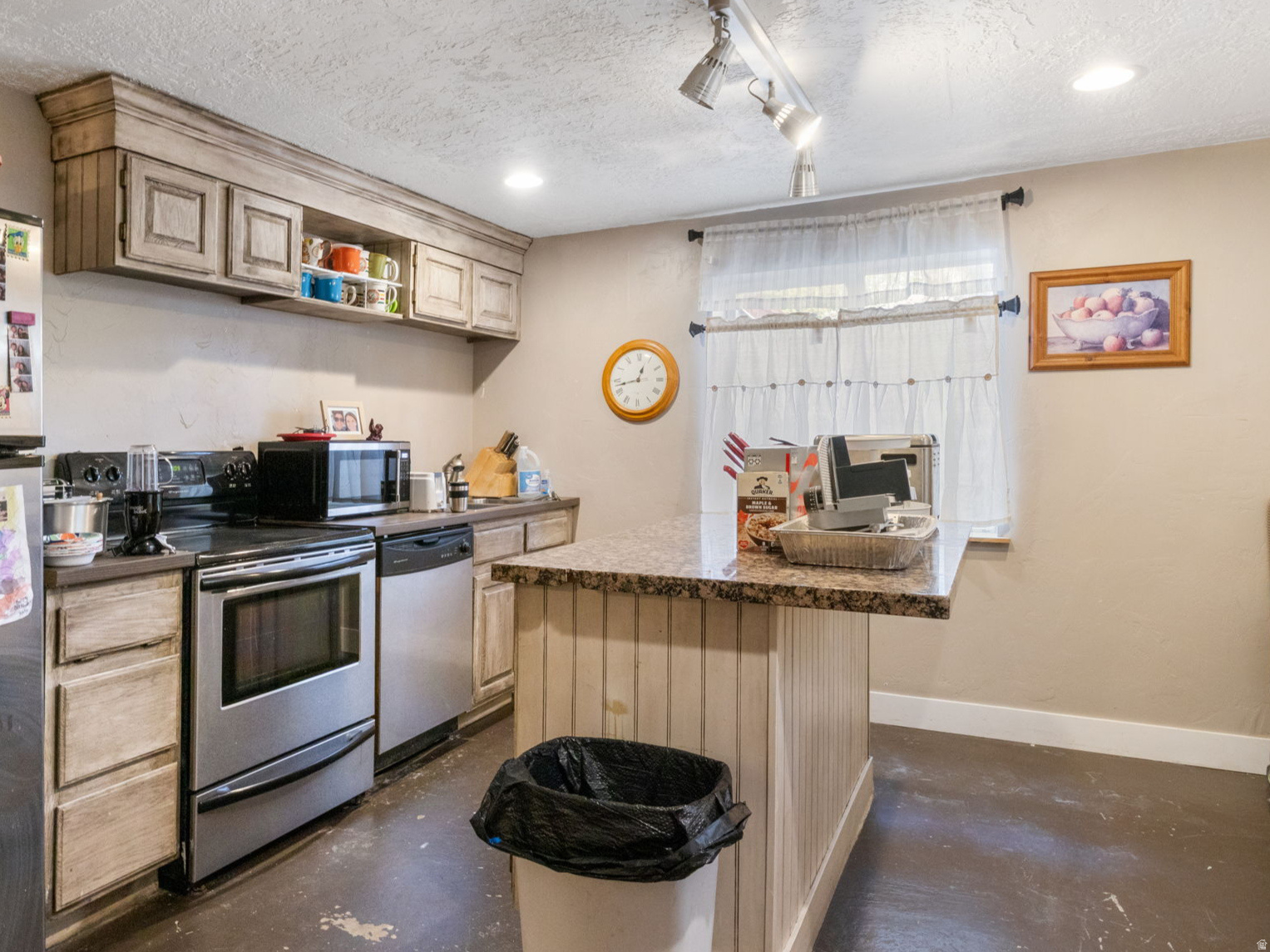 KINGS CROSSING - Residential