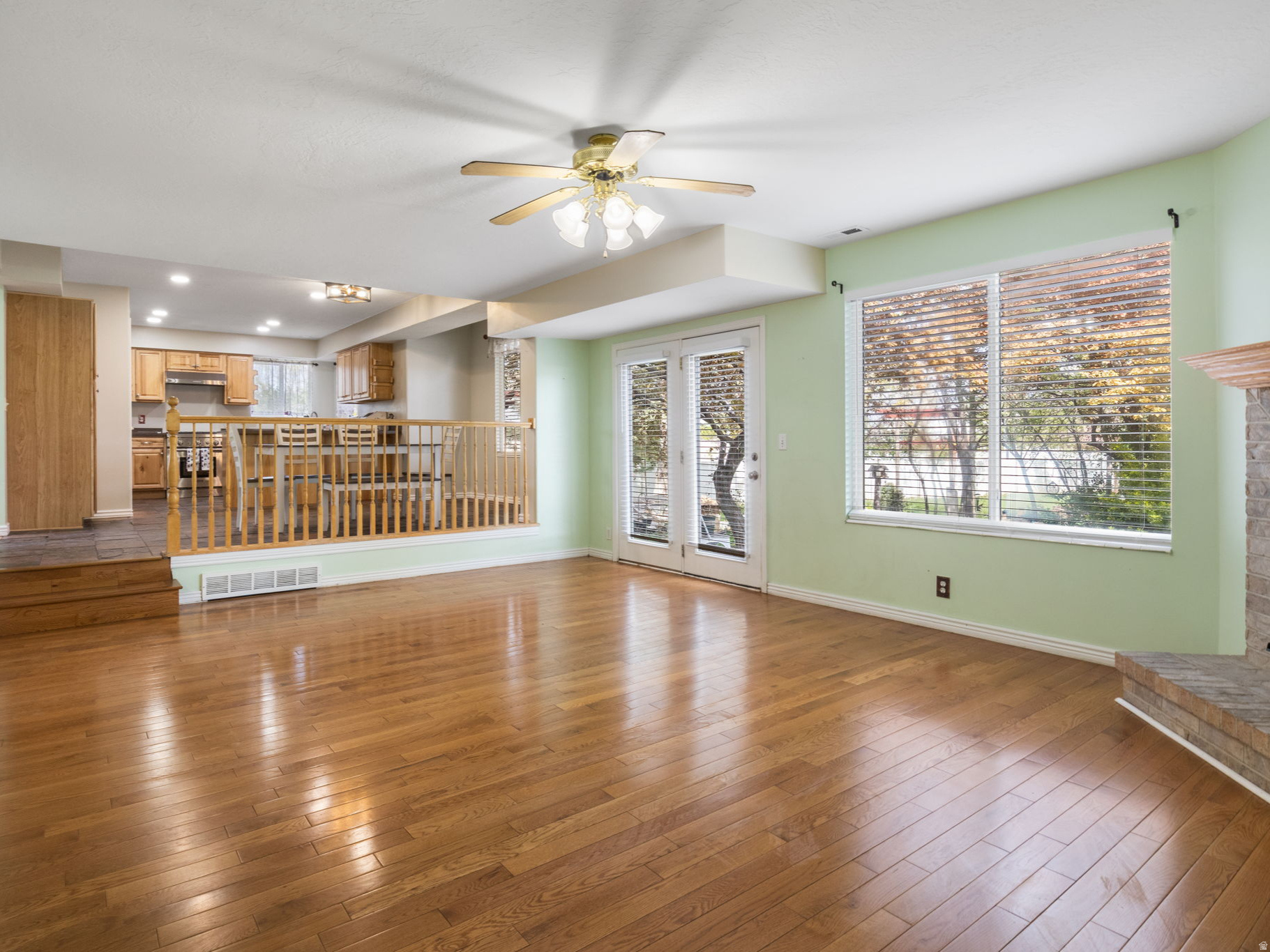 KINGS CROSSING - Residential