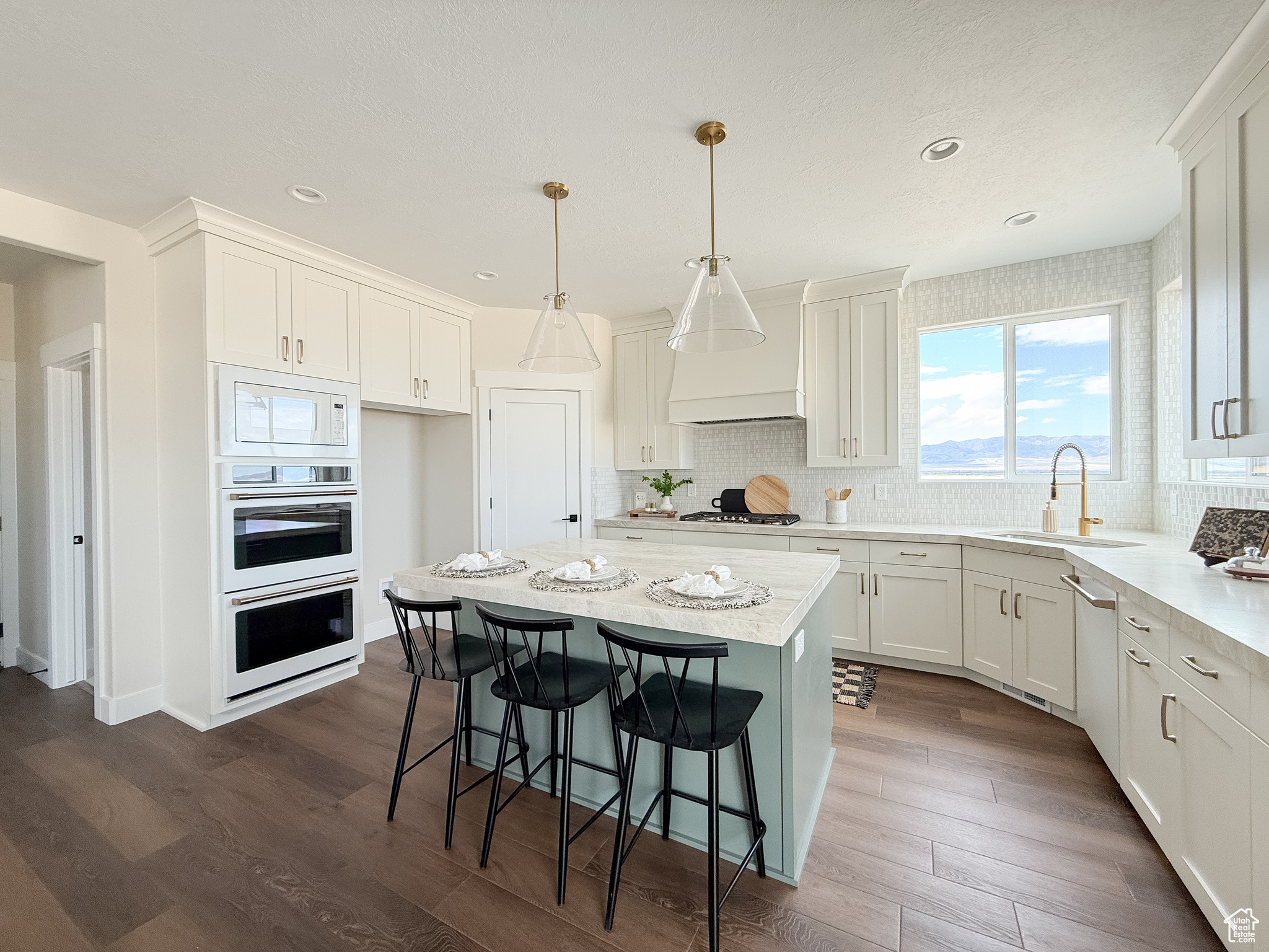 OVERLAKE ESTATES - Residential