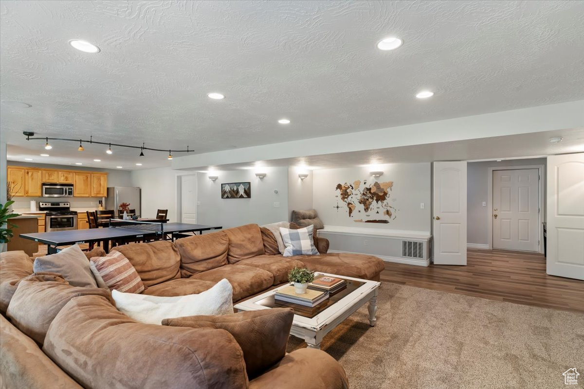 TRAPPER'S POINTE - Residential