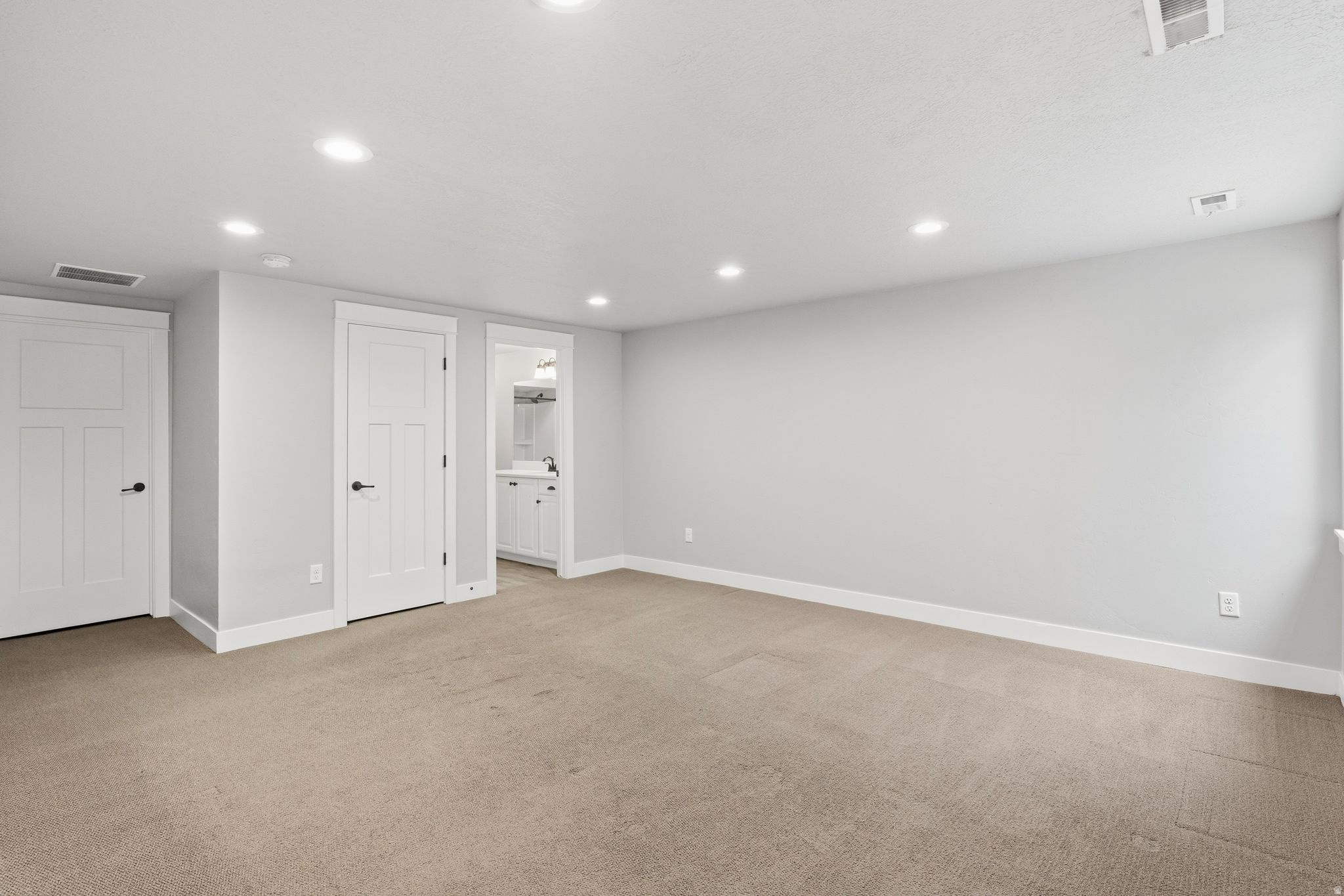 CHESHAM VILLAGE - Residential