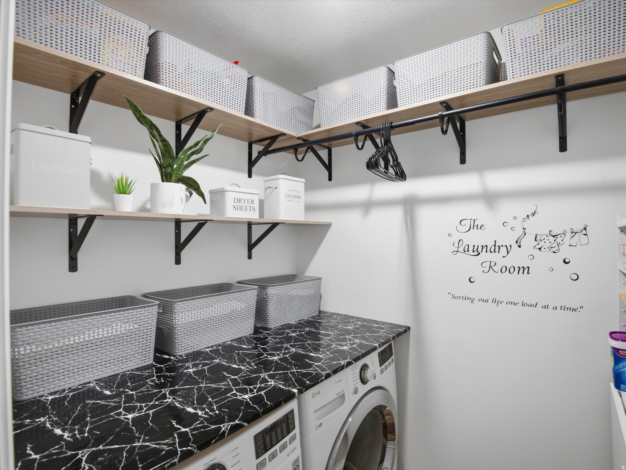 WHISPERING WILLOW - Residential