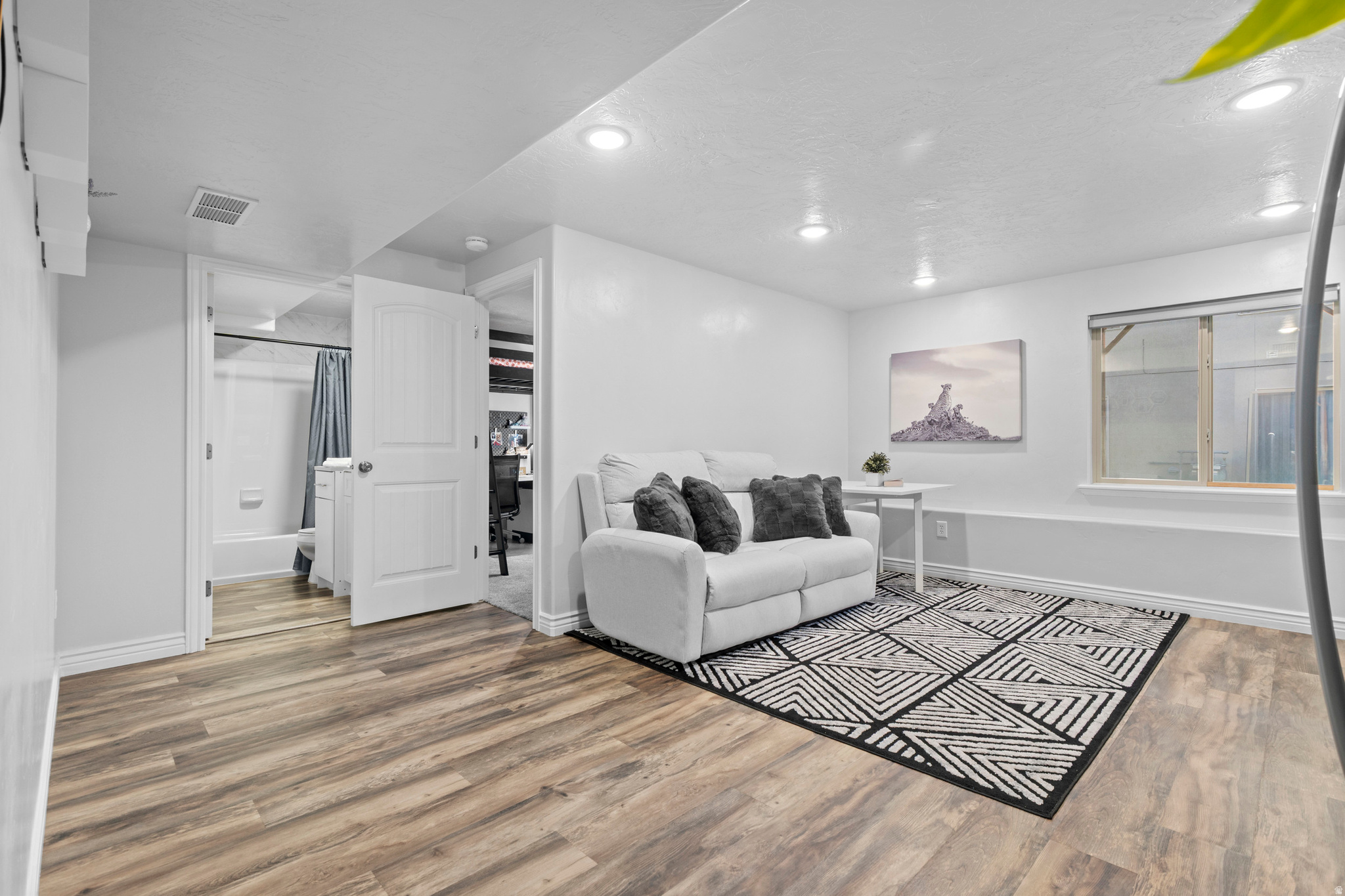 WHISPERING WILLOW - Residential