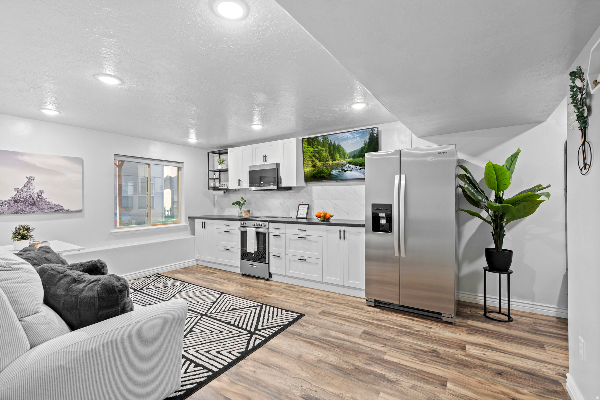 WHISPERING WILLOW - Residential