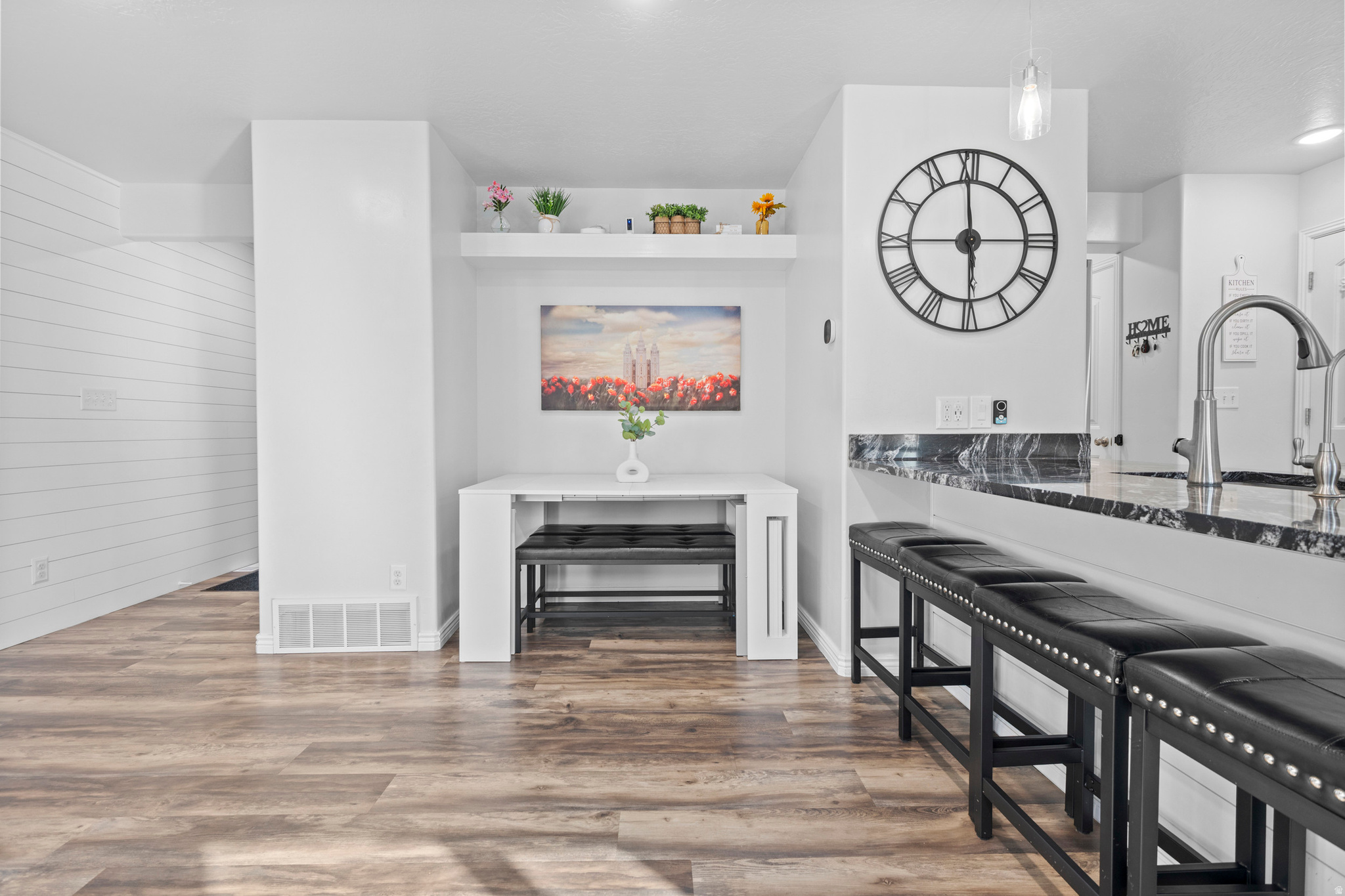 WHISPERING WILLOW - Residential